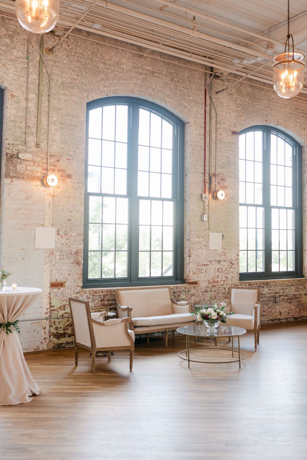 Cedar Room wedding photography captured by candid, timeless Charleston wedding photographer, Allison Hanson Photography