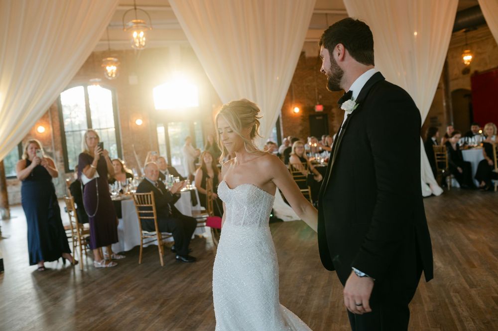 Cedar Room wedding photography captured by candid, timeless Charleston wedding photographer, Allison Hanson Photography
