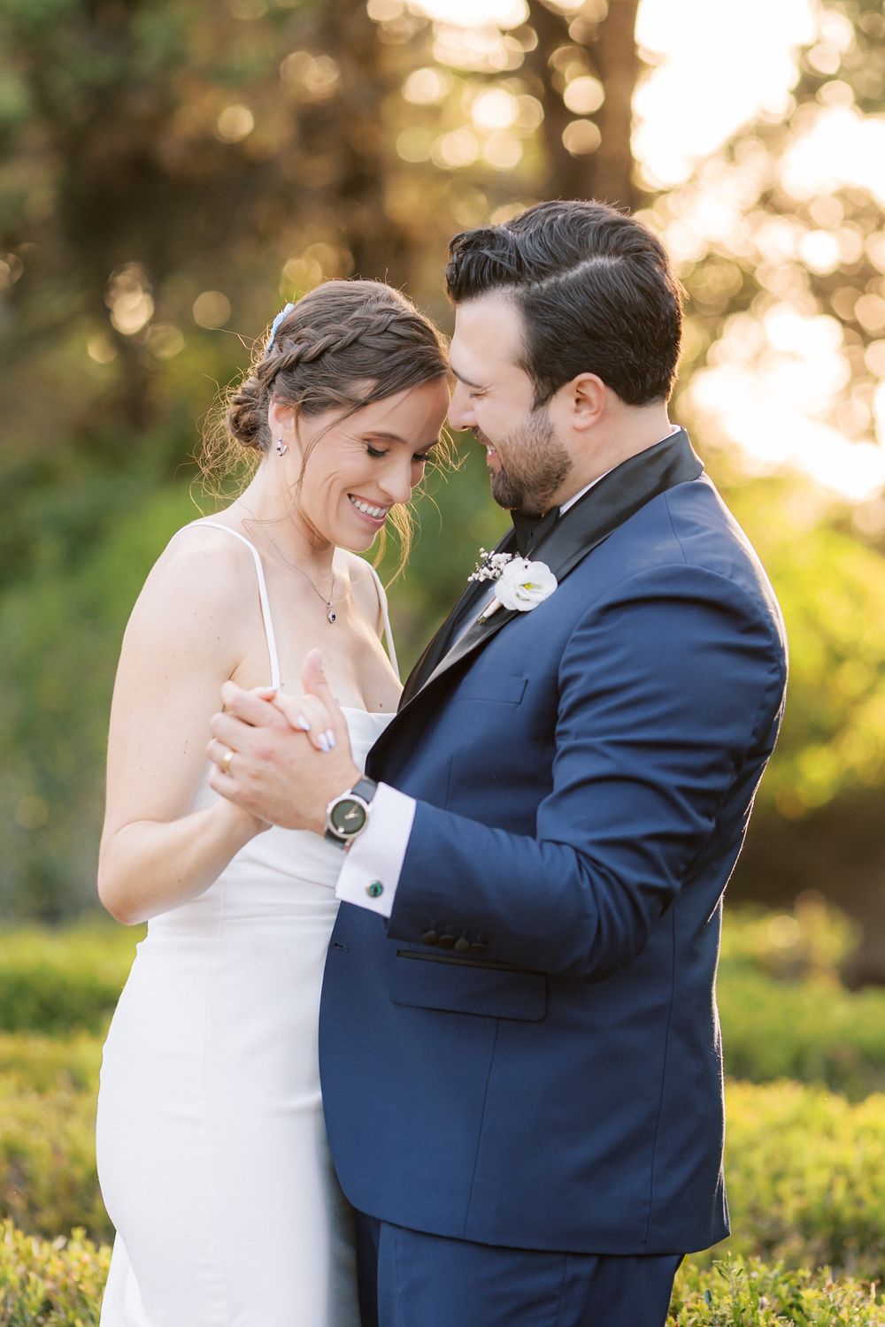 Romantic golden hour wedding photos at Quinta do Torneiro, Lisbon, by a Portugal wedding photographer