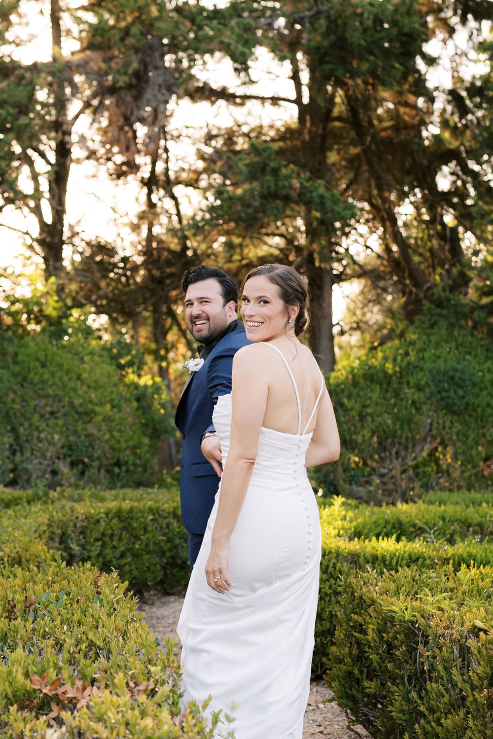 Romantic golden hour wedding photos at Quinta do Torneiro, Lisbon, by a Portugal wedding photographer