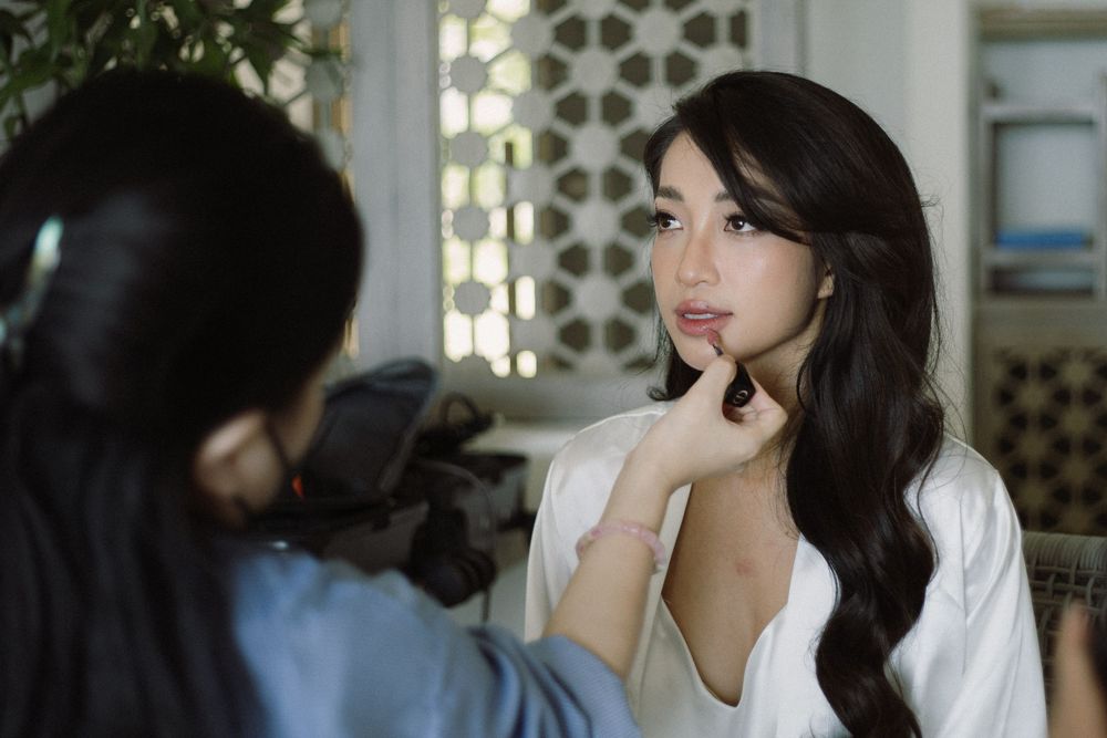 Five sequential photos show a dark-haired figure posing against a white decorative background with a thoughtful expression.