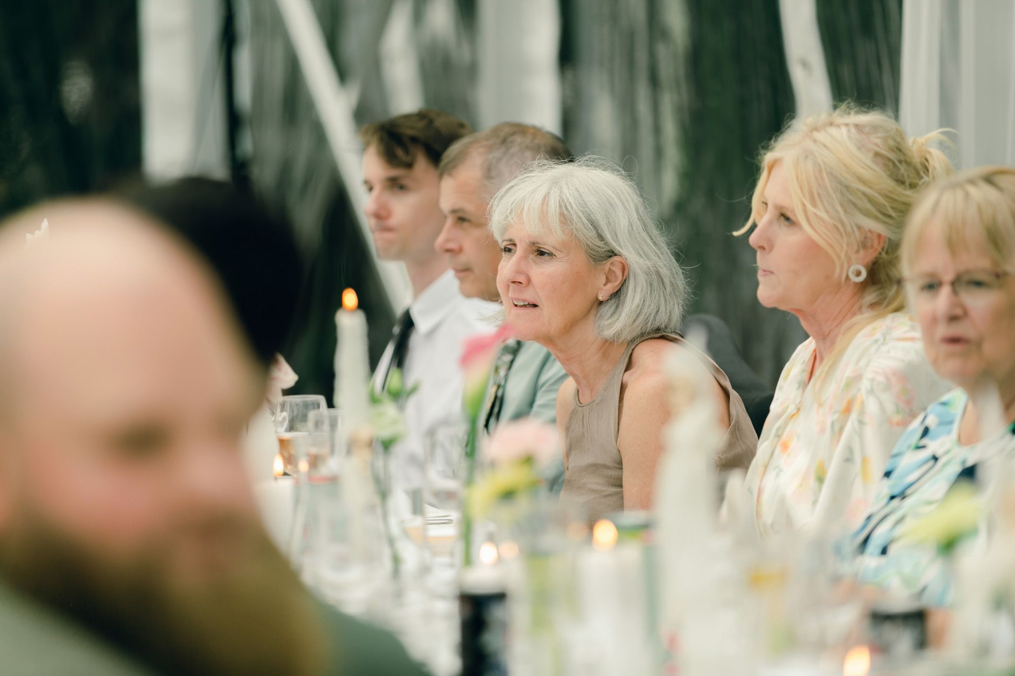 Bröllop på Presteruds herrgård i Kristinehamn. Bröllopsfotograf Rebecca Nordin i Karlstad. Bröllopsmiddagen.