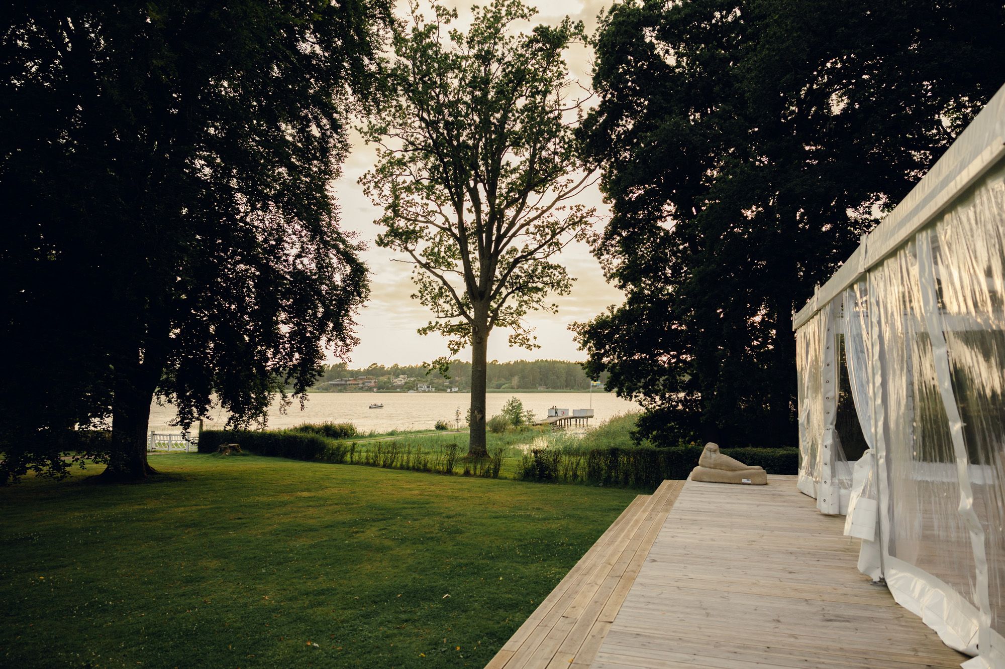Bröllop på Presteruds herrgård i Kristinehamn. Bröllopsfotograf Rebecca Nordin i Karlstad. Bröllopsmiddagen.