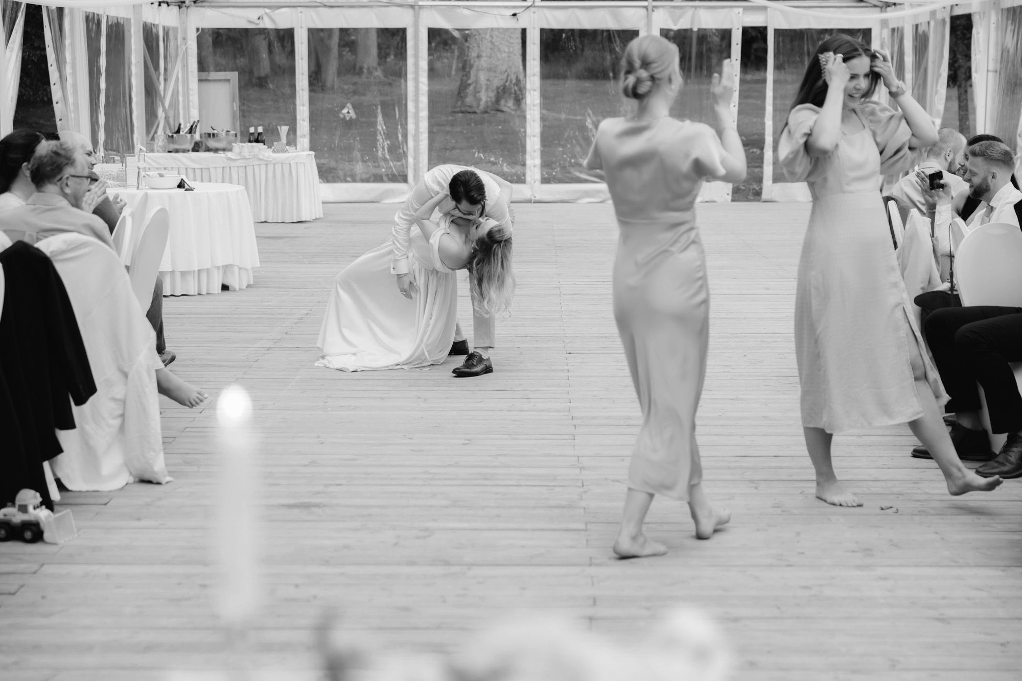 Bröllop på Presteruds herrgård i Kristinehamn. Bröllopsfotograf Rebecca Nordin i Karlstad. Bröllopsmiddagen.