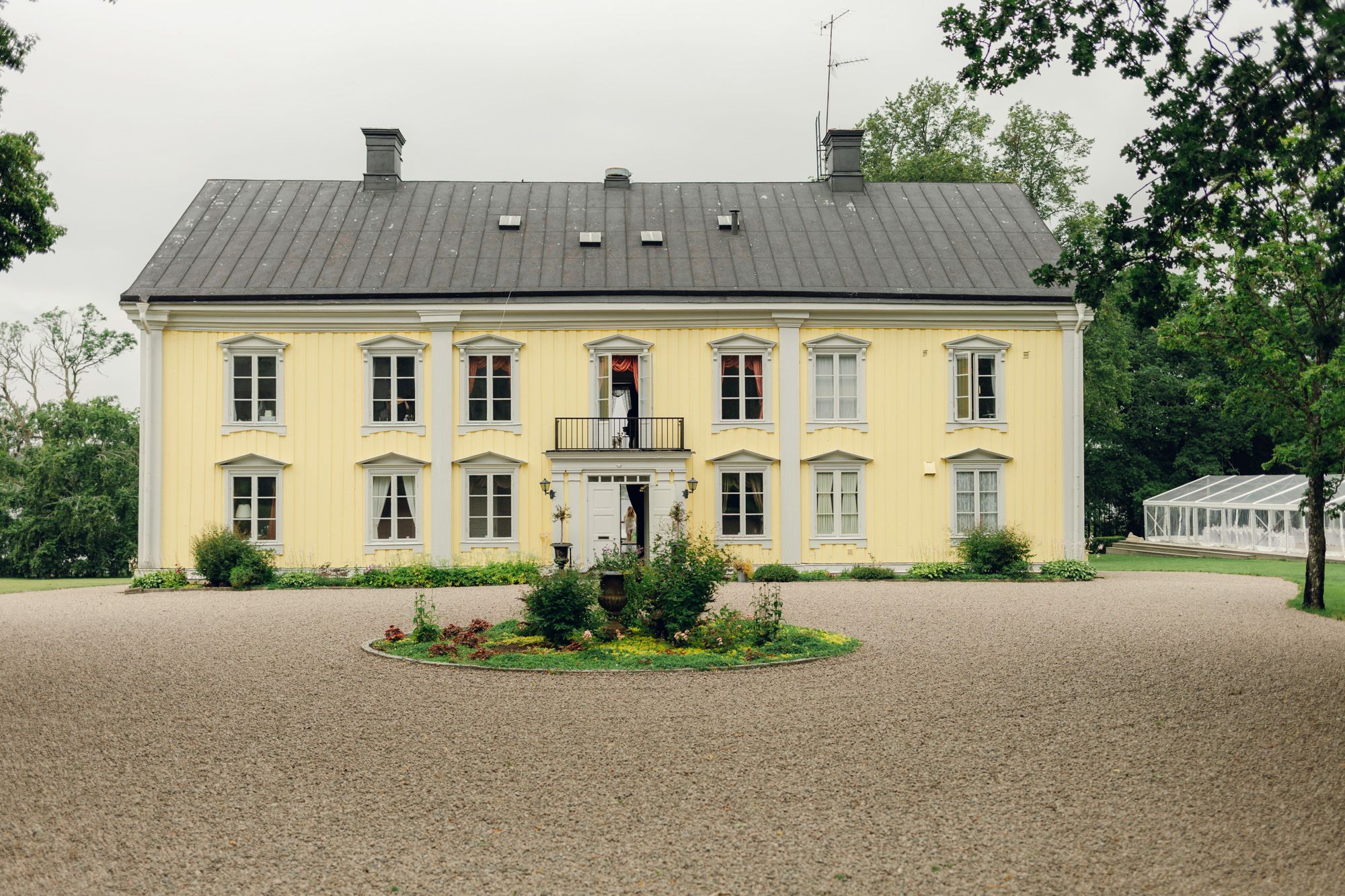 Bröllop på Presteruds herrgård i Kristinehamn. Bröllopsfotograf Rebecca Nordin i Karlstad. miljöbilder.