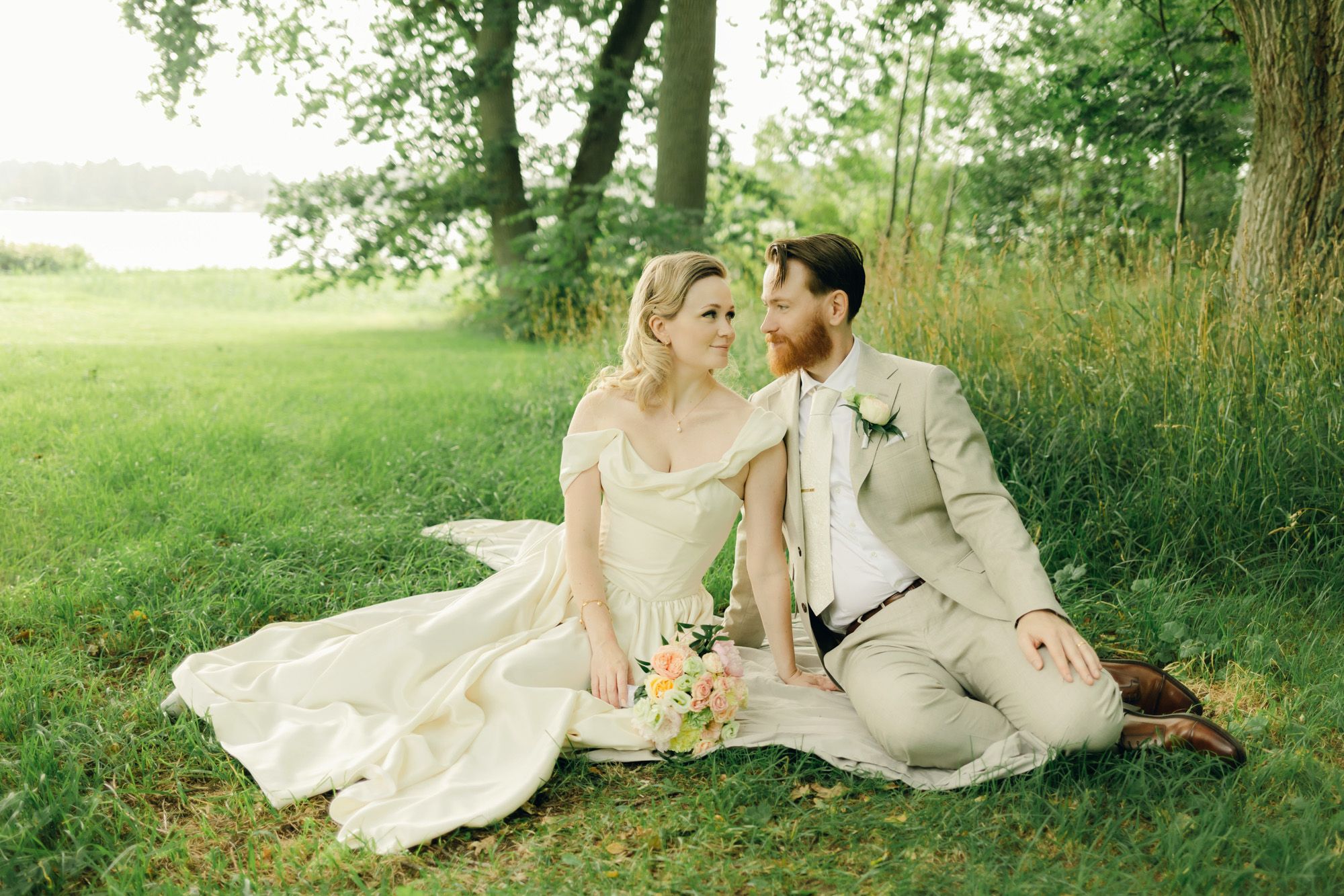 Bröllop på Presteruds herrgård i Kristinehamn. Bröllopsfotograf Rebecca Nordin i Karlstad. Bröllopsporträtten.