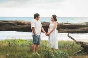 Maui couple engagement photographer photo against beautiful Maui sunset beach by ohwowfotos.