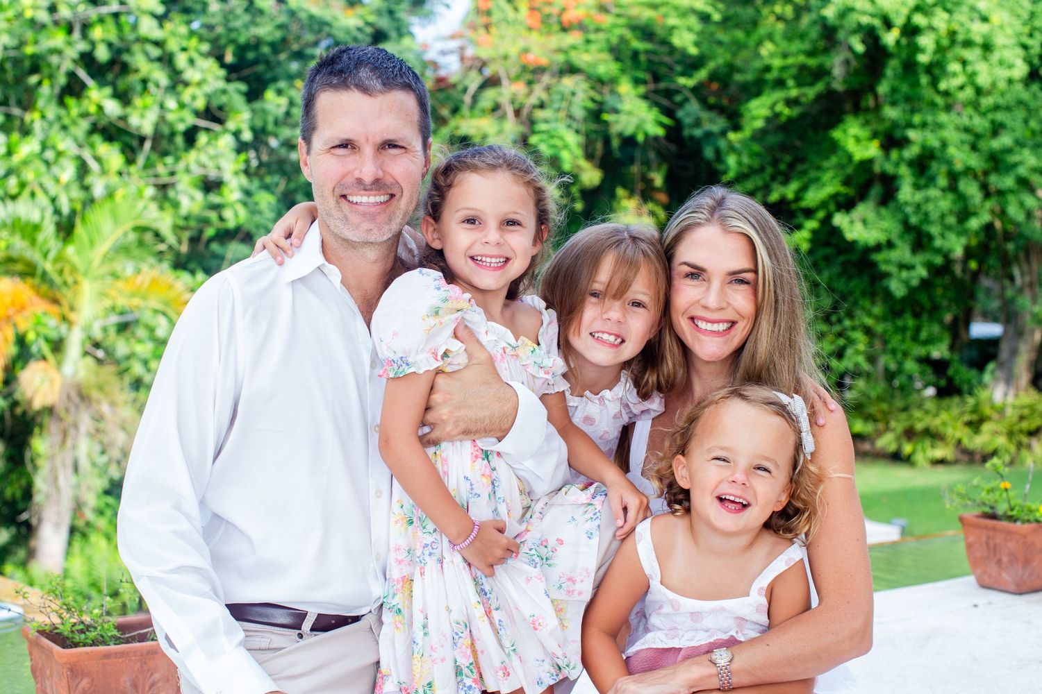 Family portrait. Dad, mom, and three daughters. Guaynabo, Puerto Rico.