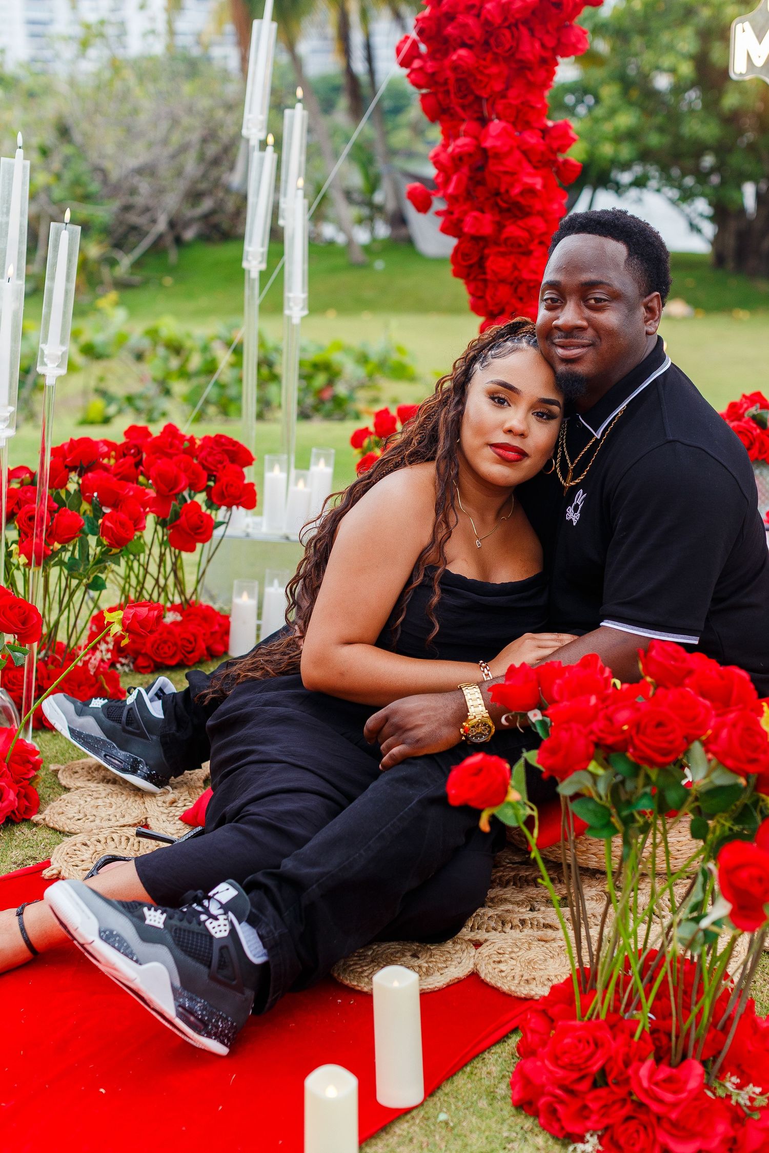 Couples portrait with red roses and heart arch in San Juan, Puerto Rico.