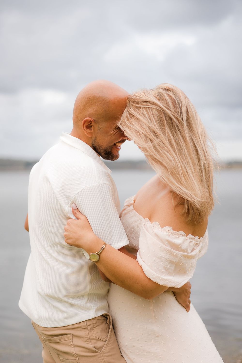 couple photoshoot at Lake Samsonvale, Joyner, showcasing candid moments of love, tenderness and connection by the water's edge