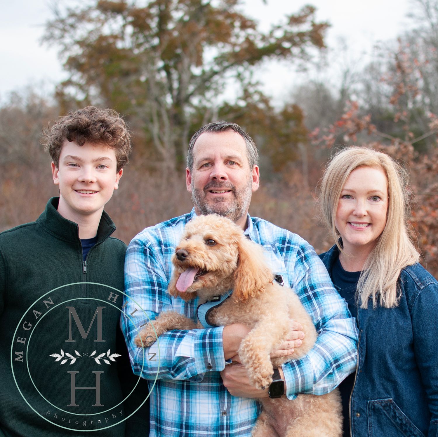 Family photo with puppy at Lake Fairfax Park