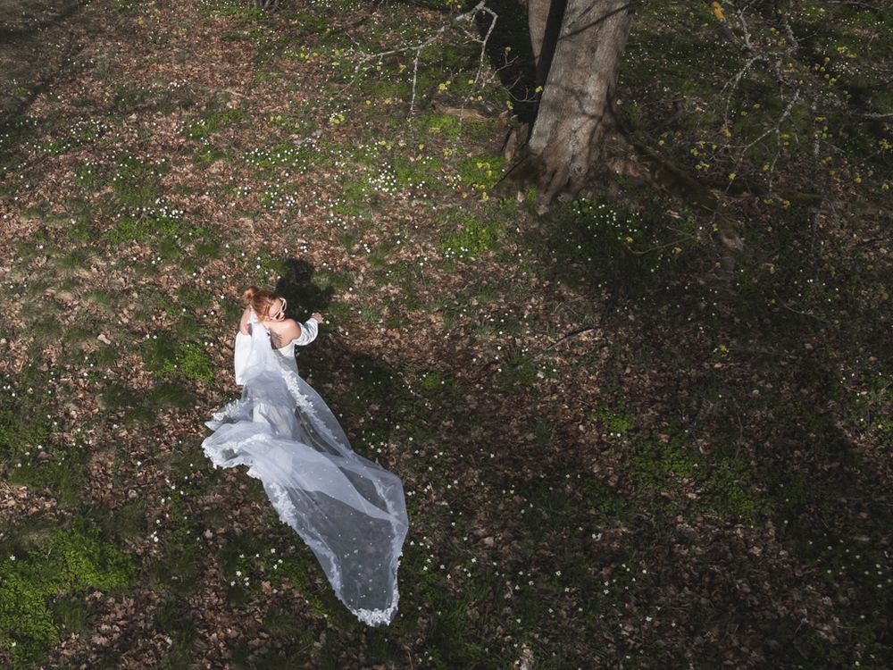 Drönarfoto. naturbild drönare. Drönarfotograf. Fotograf i Stockholm. Photo By anna jarlhäll. dji mini pro 3. Bröllop