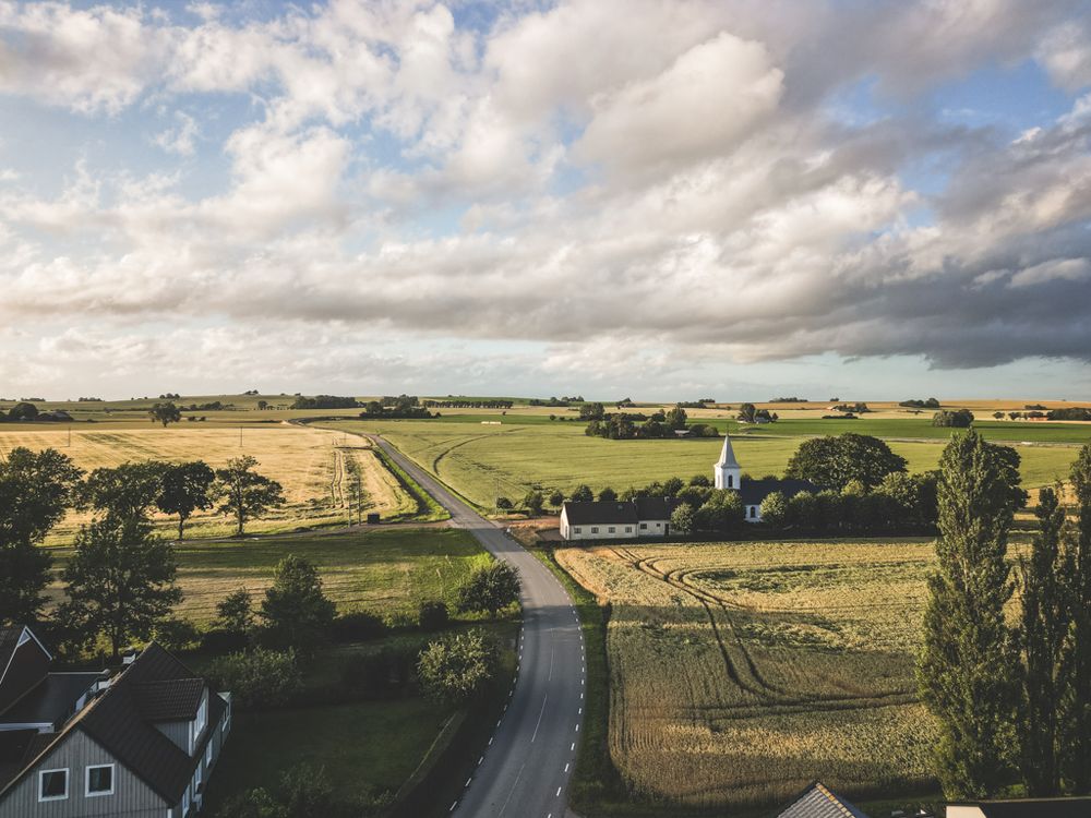 Drönarfoto. naturbild drönare. Drönarfotograf. Fotograf i Stockholm. Photo By anna jarlhäll. dji mini pro 3. Bröllop