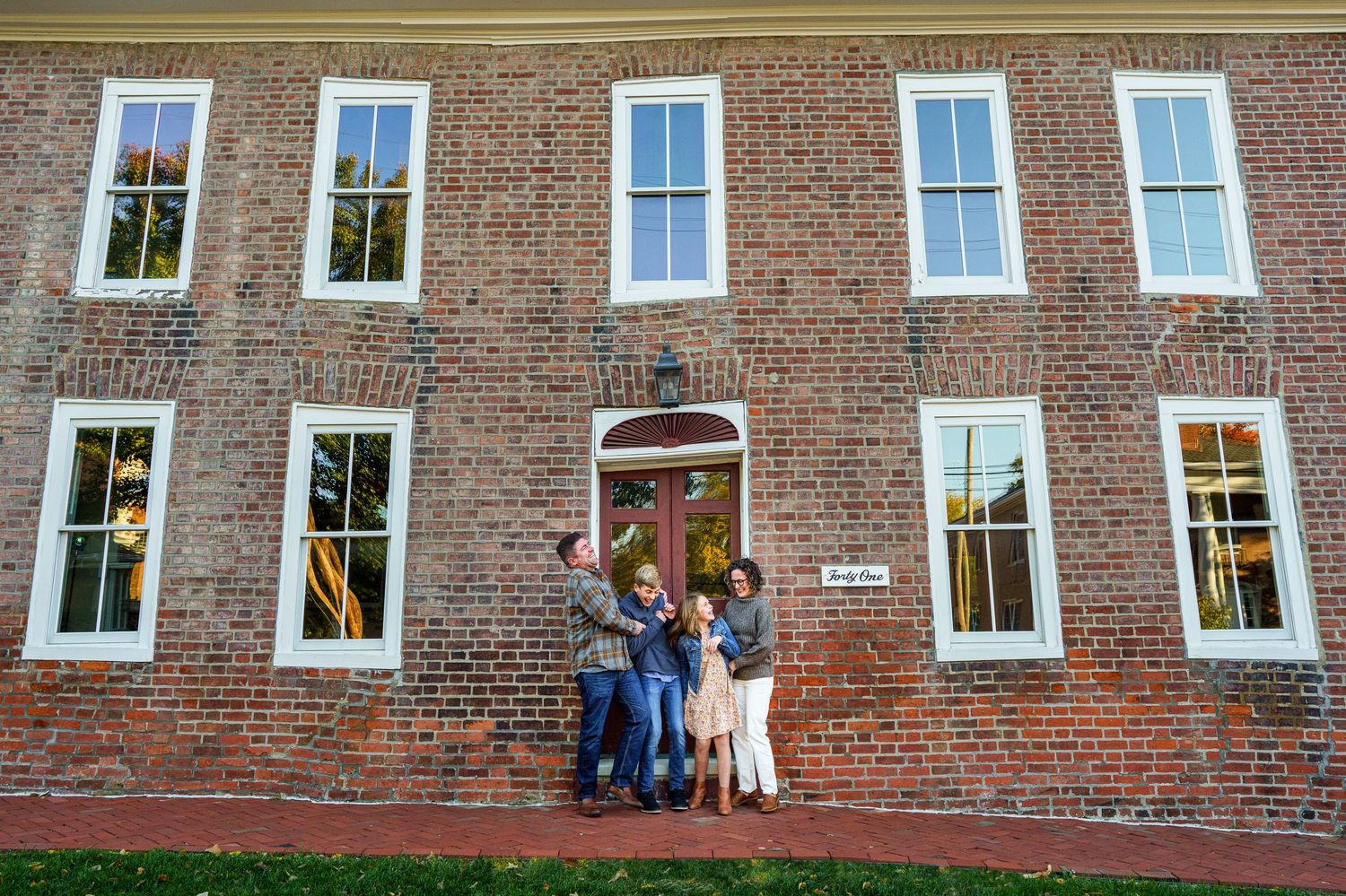 Family portrait of mom, dad, and two children in Worthington, Ohio , by Jamie Macey Photography
