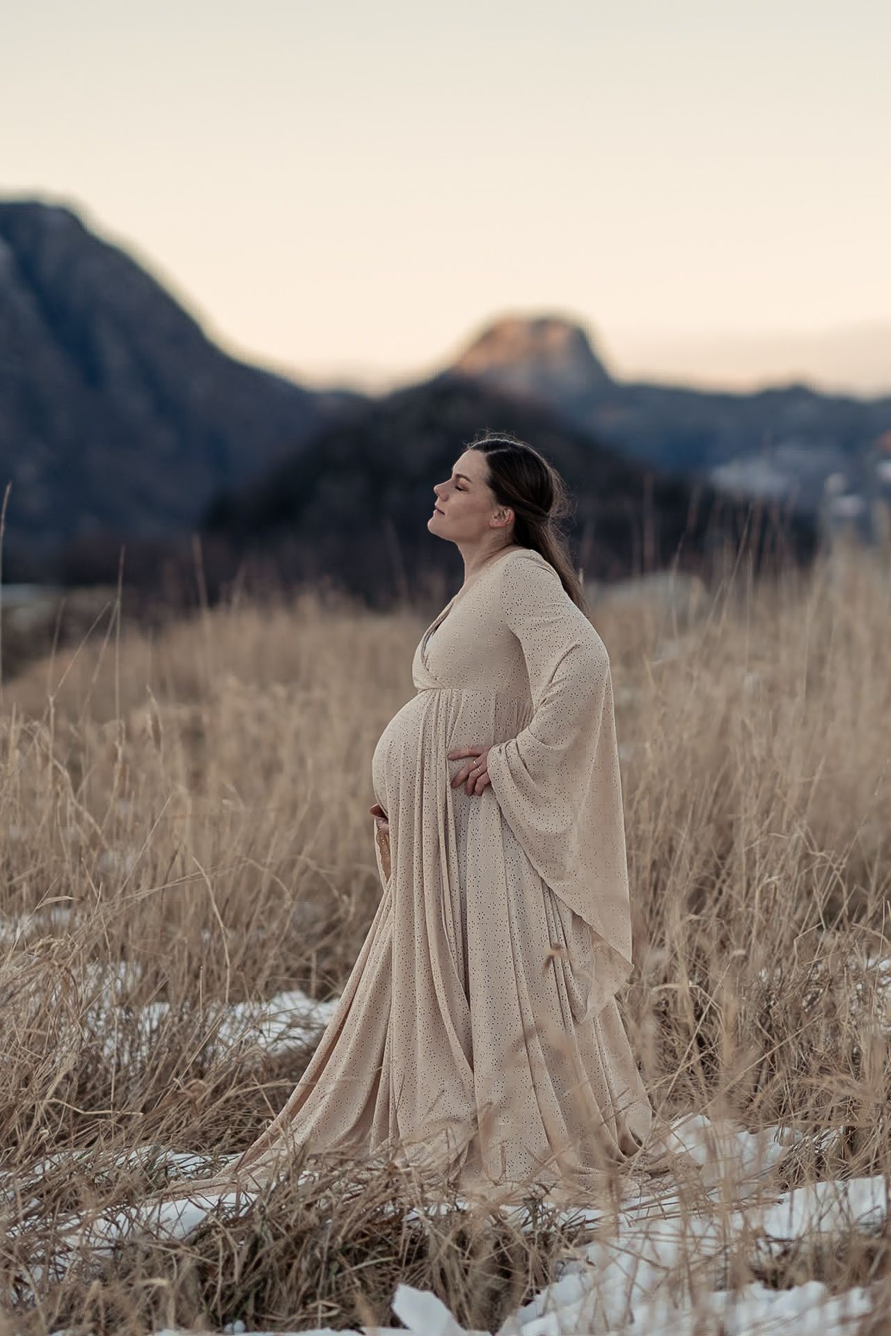 Gravidfotografering gjort på fjellet i Årdal i Ryfylke