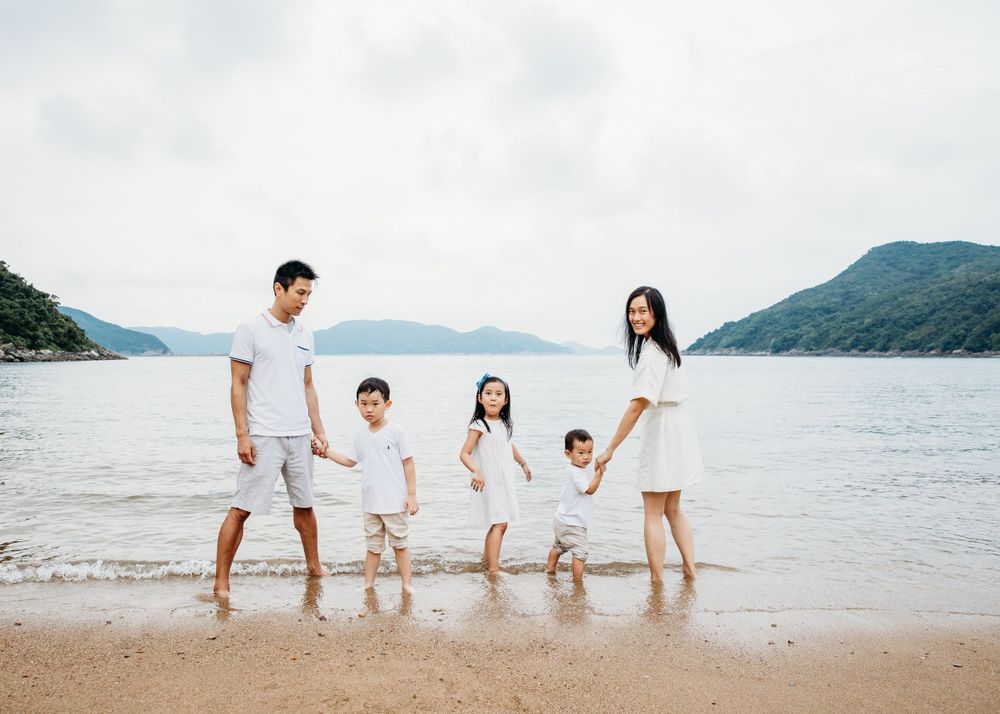 Hong Kong family photographer Lullaby Images lobster bay