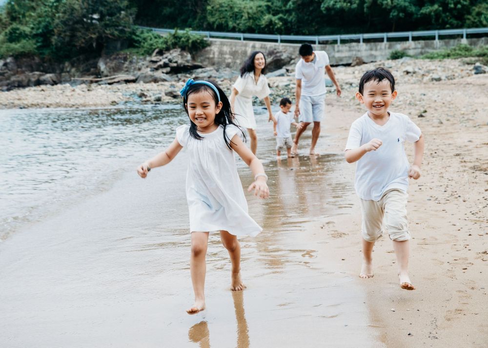 Hong Kong family photographer Lullaby Images lobster bay beach photo shoots