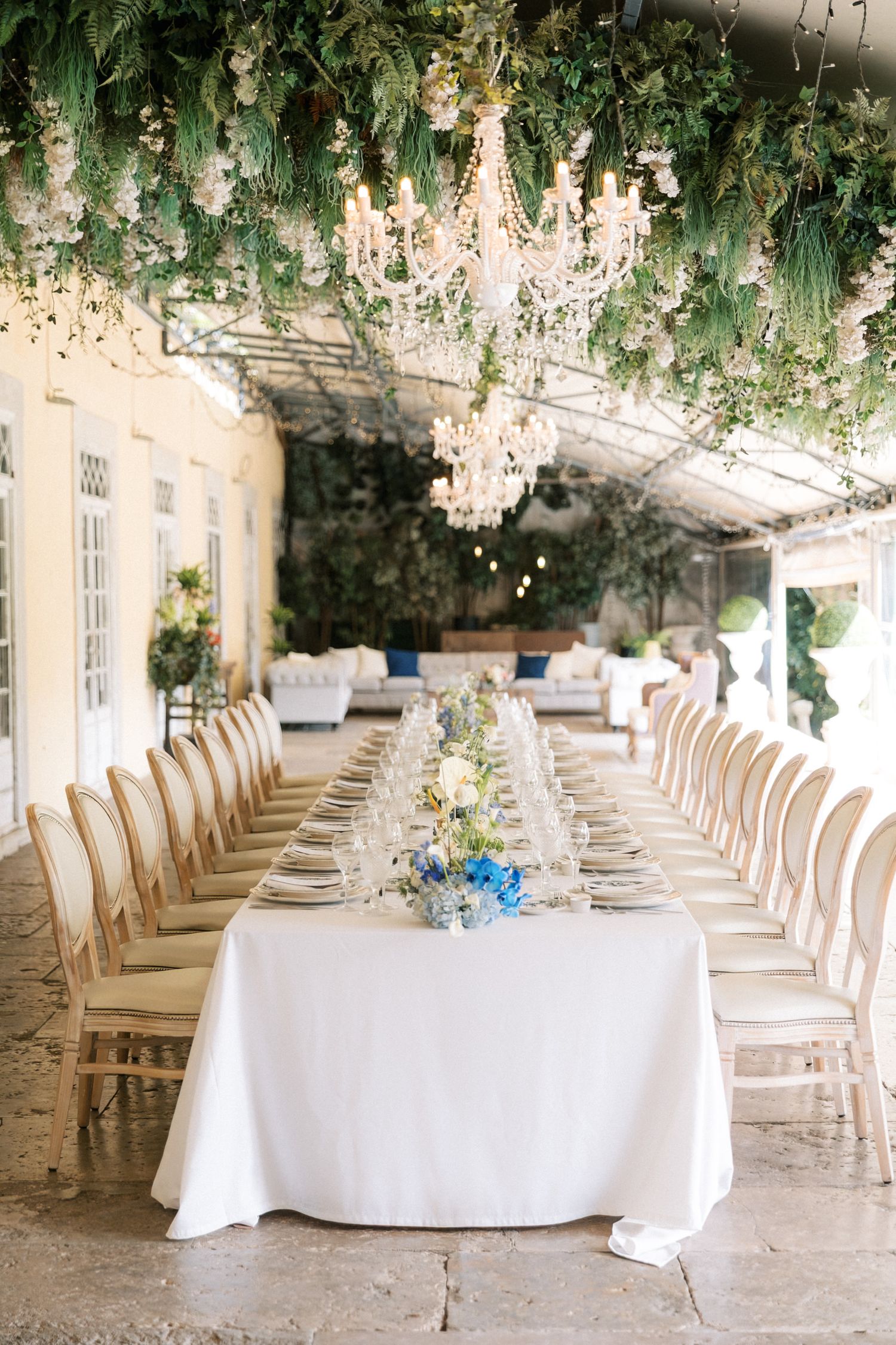 Elegant wedding table styling at Quinta do Torneiro