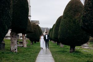 Cotswolds engagement photographer capturing relaxed pre wedding photos in Painswick.