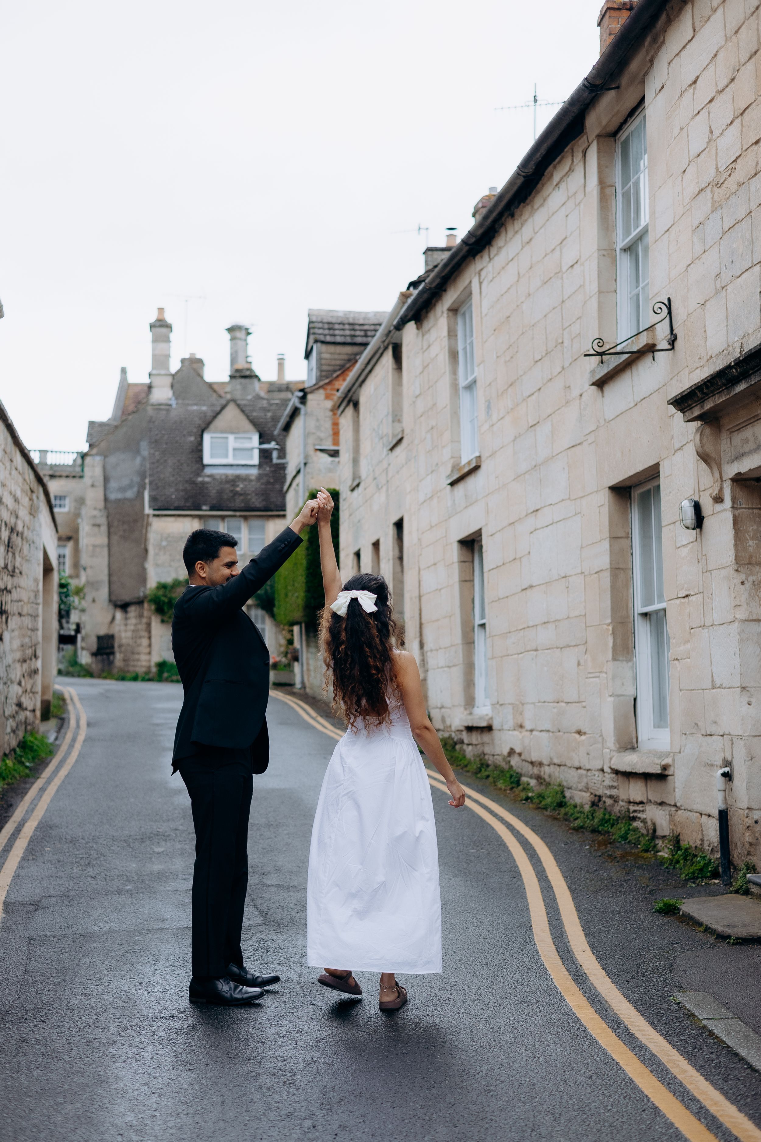 Engagement photoshoot in the Cotswolds with couple photography in Painswick village.
