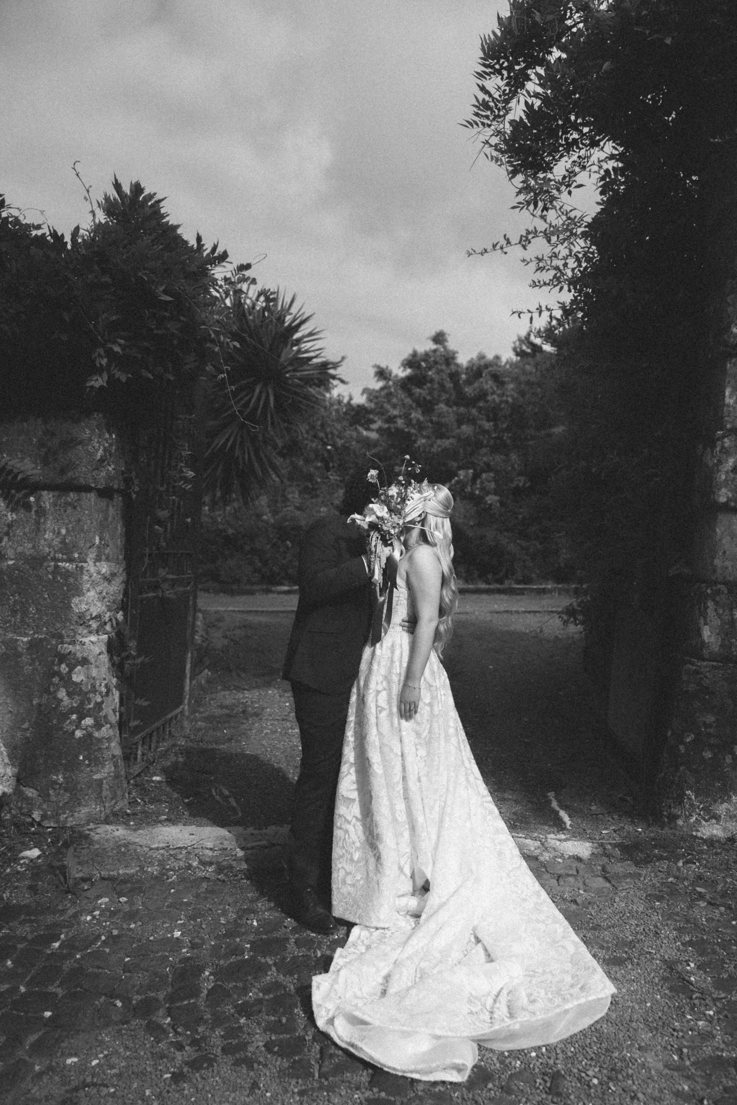 Elegant editorial portraits at Quinta do Torneiro wedding villa