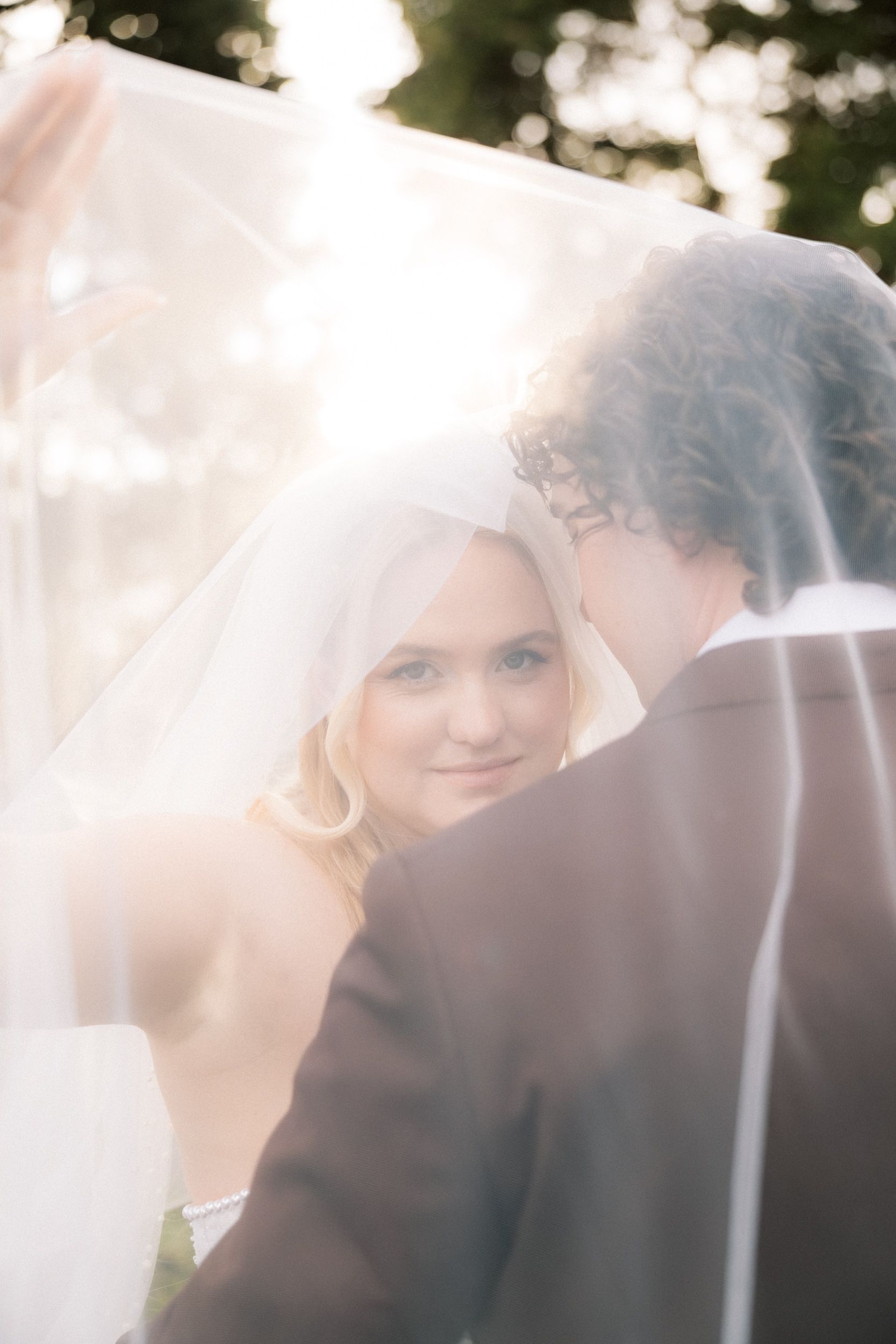 Soft and romantic wedding portraits in Portugal