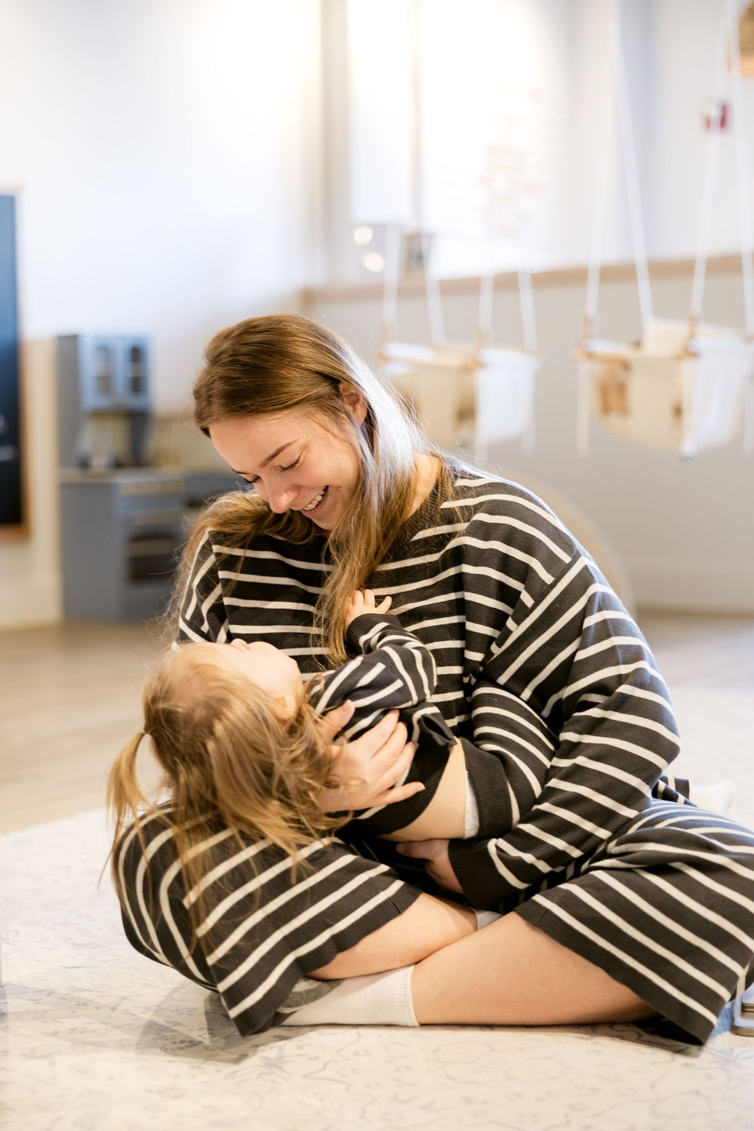 Mommy and me candid photo during a toddler class at the bunny hive chattanooga.