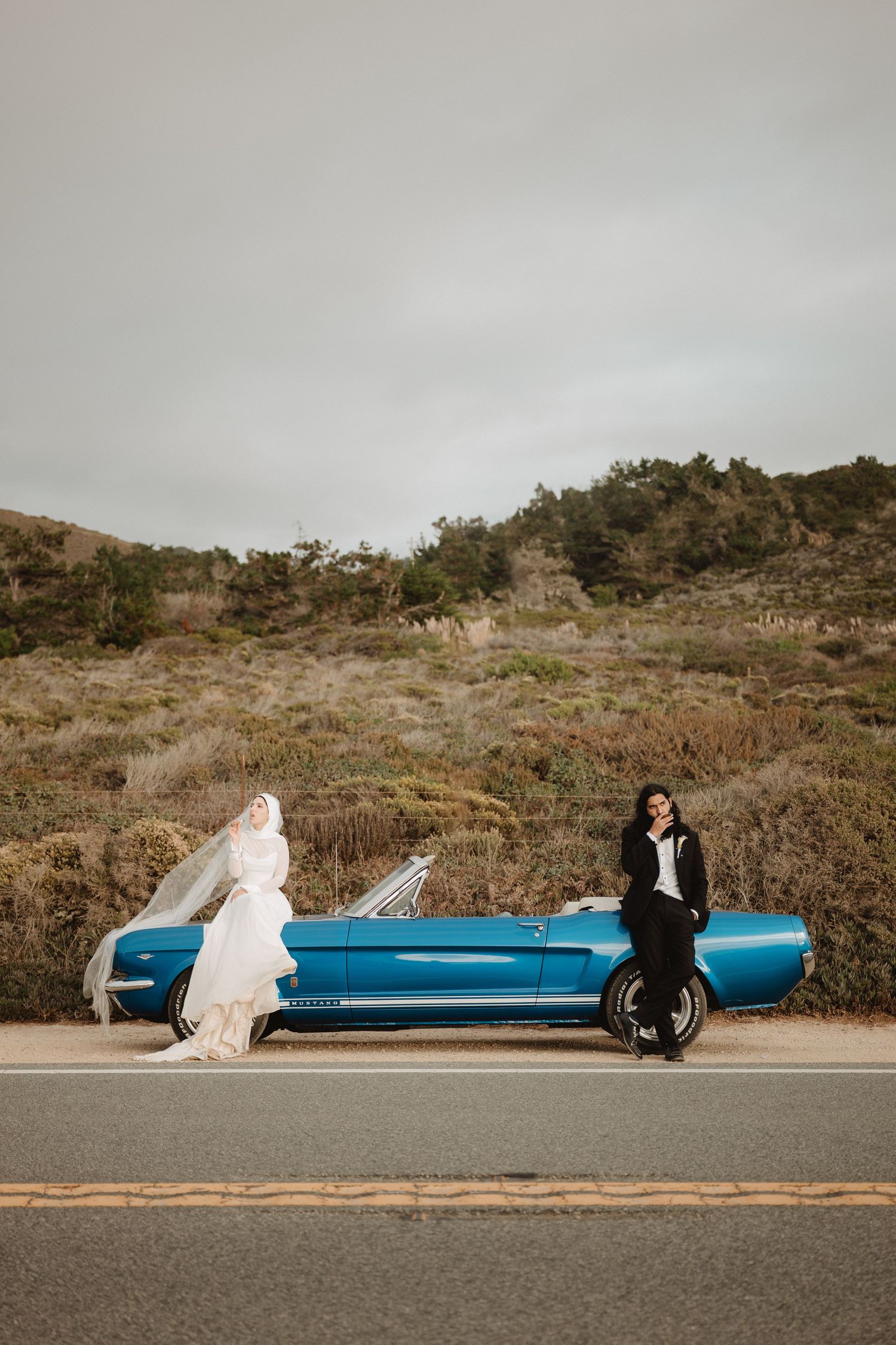 vintage car bride and groom photos in big sur