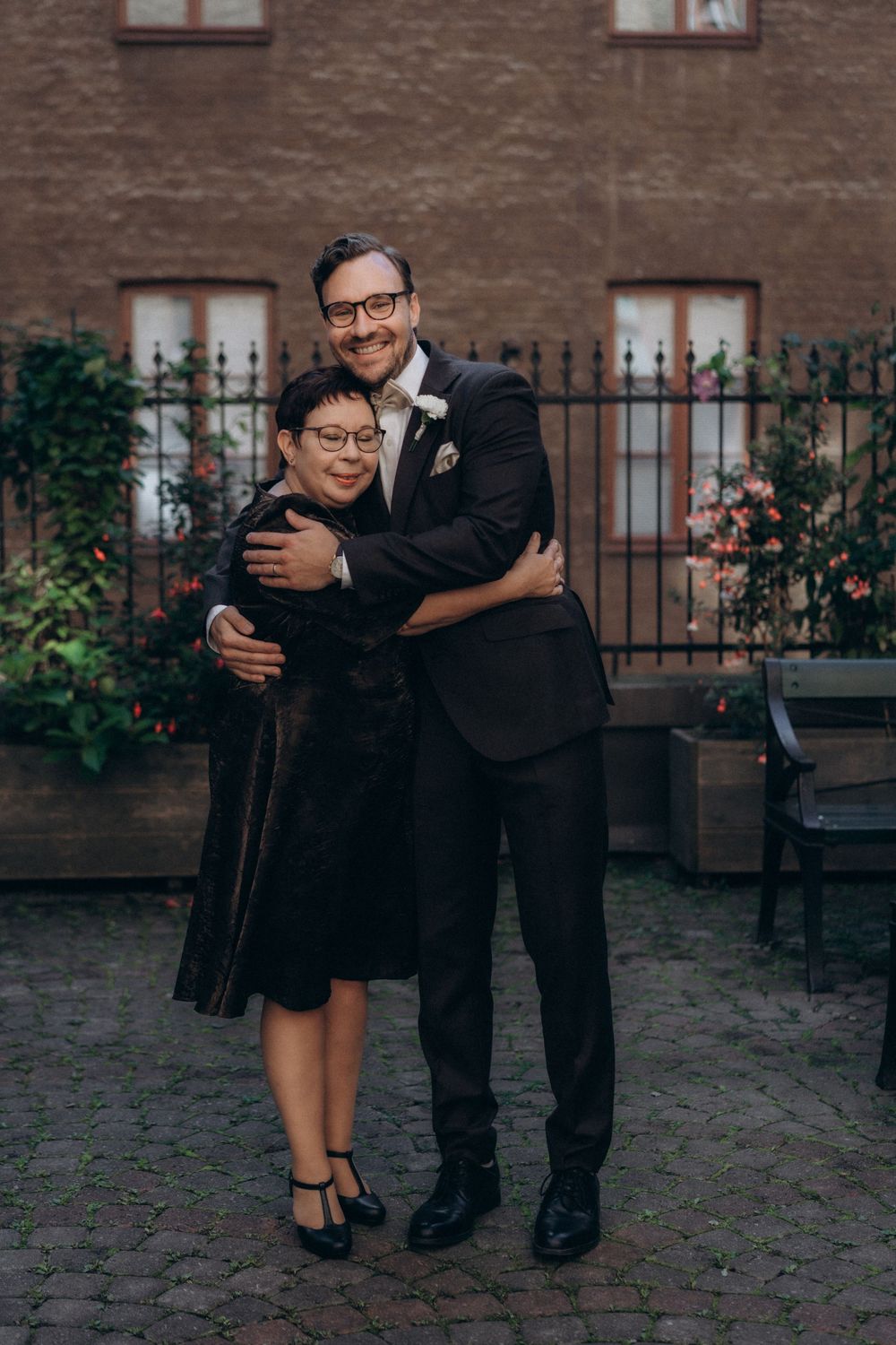 Sulhanen ja äiti hääpäivänä Helsingissä