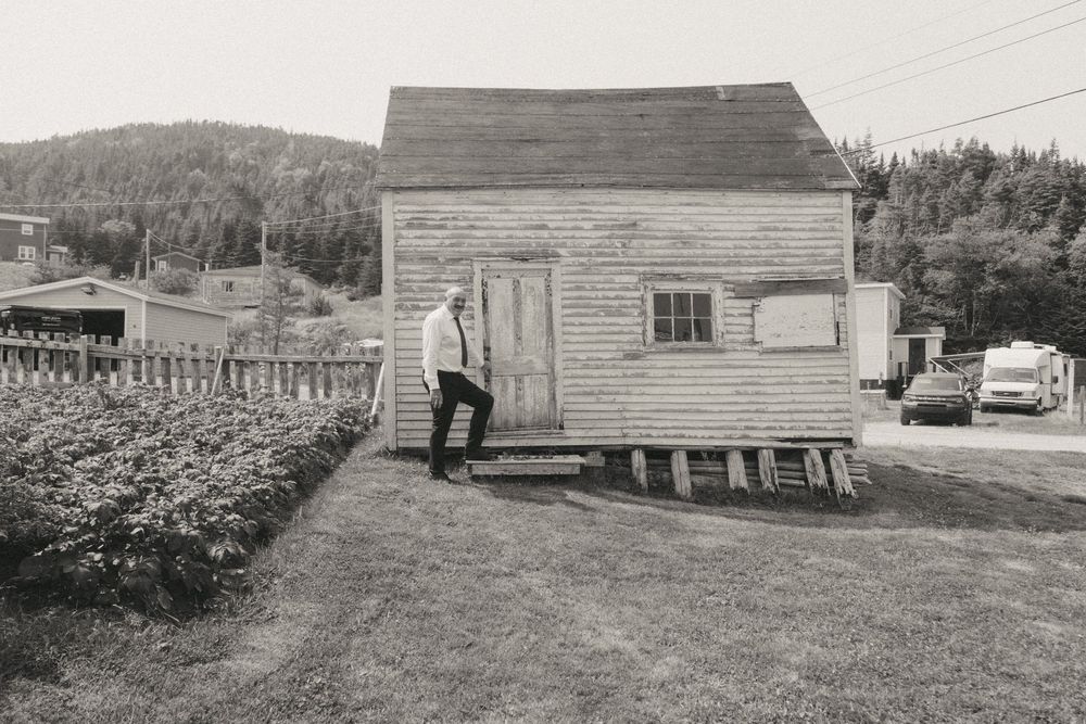 Bride and groom with family in Trinity captured by Newfoundland documentary style wedding photographer Kaitlyn Yvette
