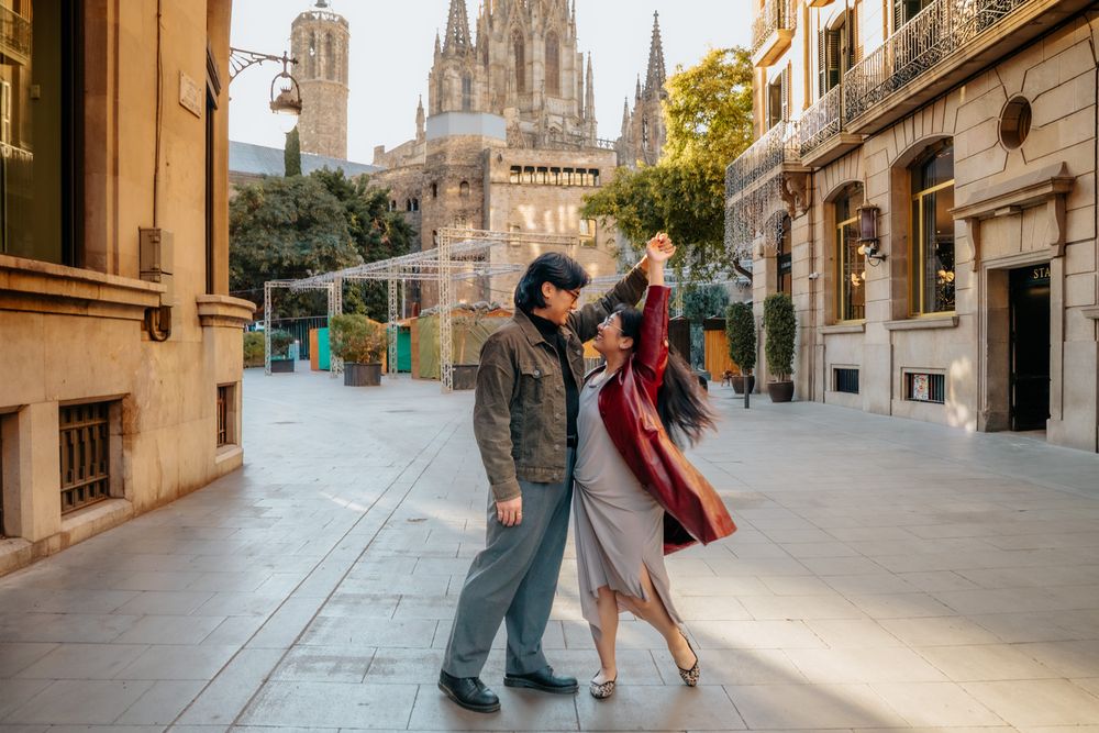 Joyful embrace Old City hidden corner Barcelona Honeymoon photoshoot Barcelona BarcelonaLoversPH