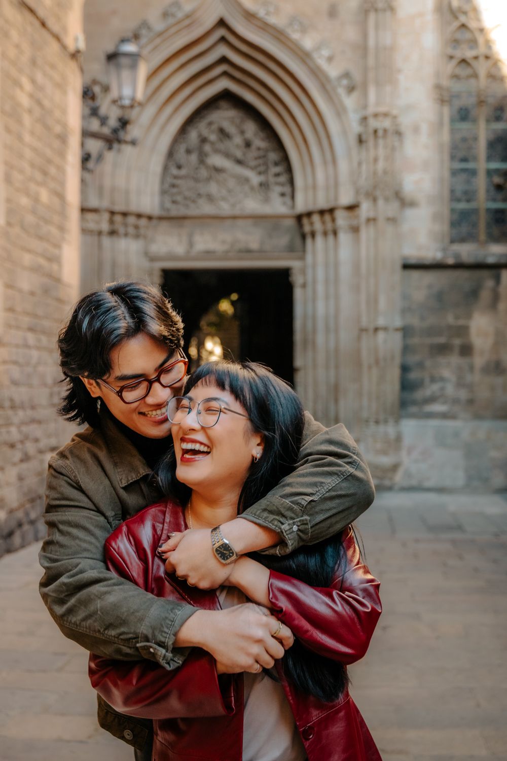 Loving glance near Cathedral columns Barcelona Honeymoon photoshoot Barcelona BarcelonaLoversPH