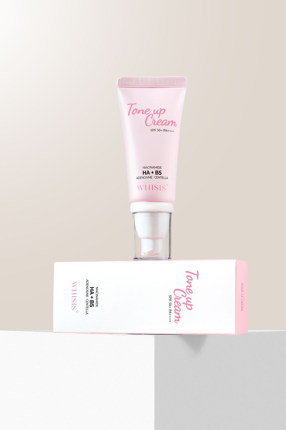 Ảnh chụp sản phẩm skincare Whisistoner concept minimal ánh sáng studio mềm