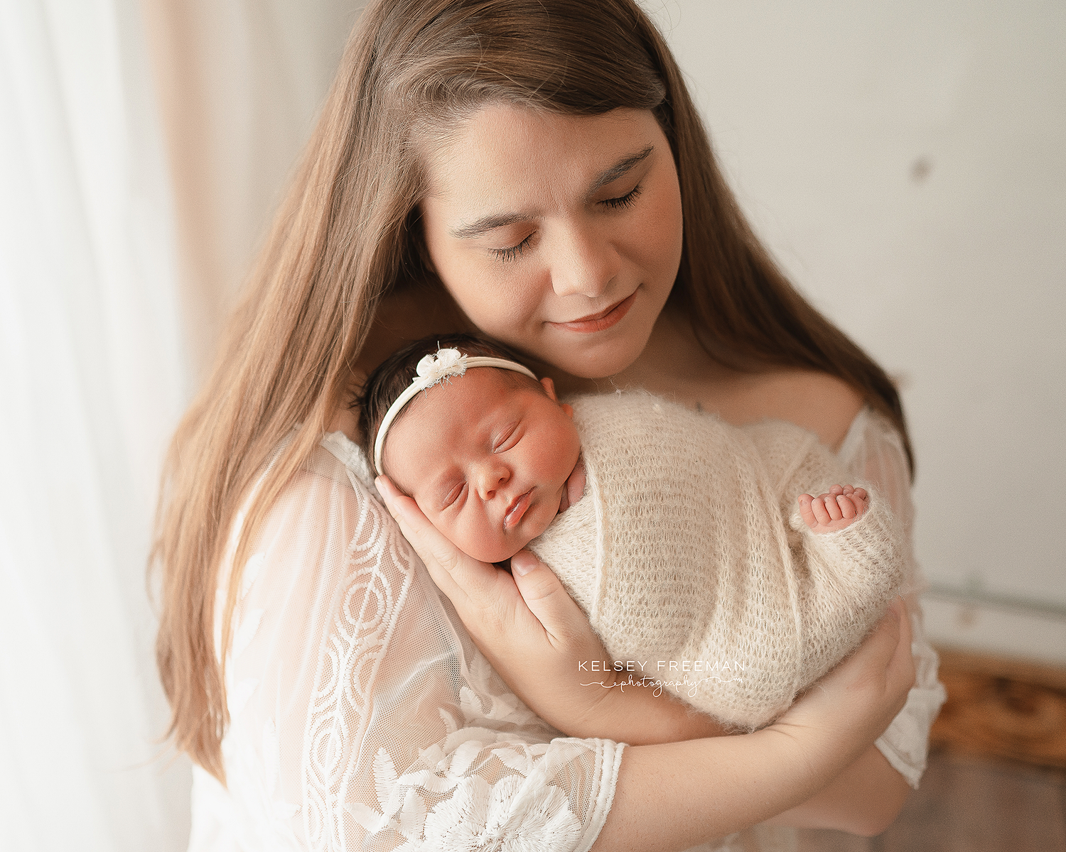 Newborn, maternity, & family photography studio located in between Atlanta, Georgia and Birmingham, Alabama with full service photo studio.