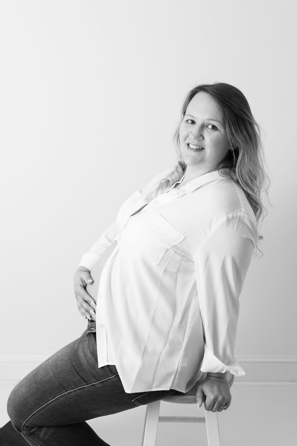 studio maternity photos in swansboro nc by photographer Samantha Ann Photo maternity photographer near Emerald Isle and Hubert, nc.