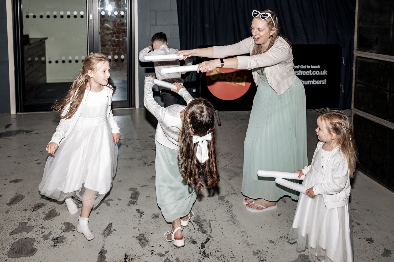 Unobtrusive evening wedding celebrations on the dance floor.