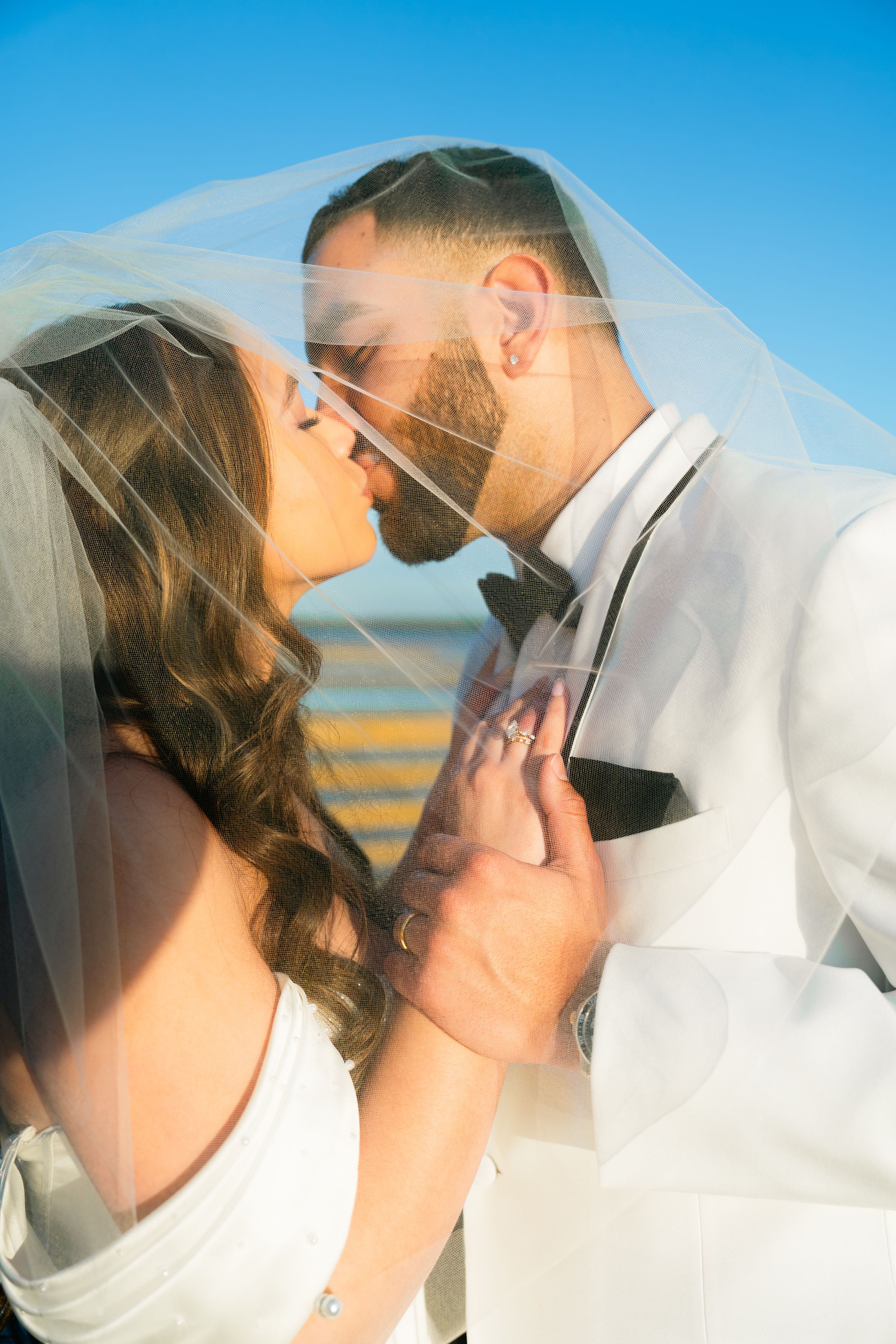Fotografía de boda con los novios.
Wedding photography with the groom and bride.
© Photography by Iela LLC