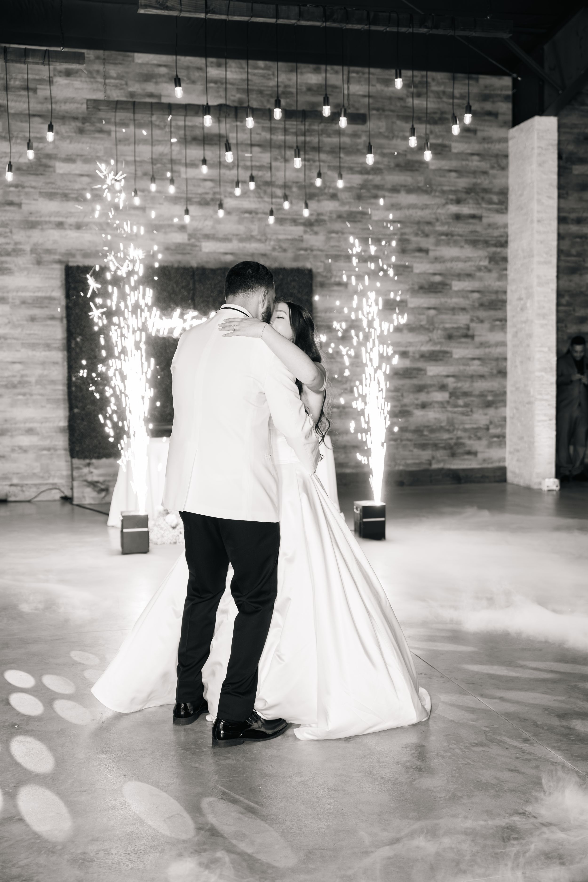Fotografía de boda con los novios.
Wedding photography with the groom and bride.
© Photography by Iela LLC