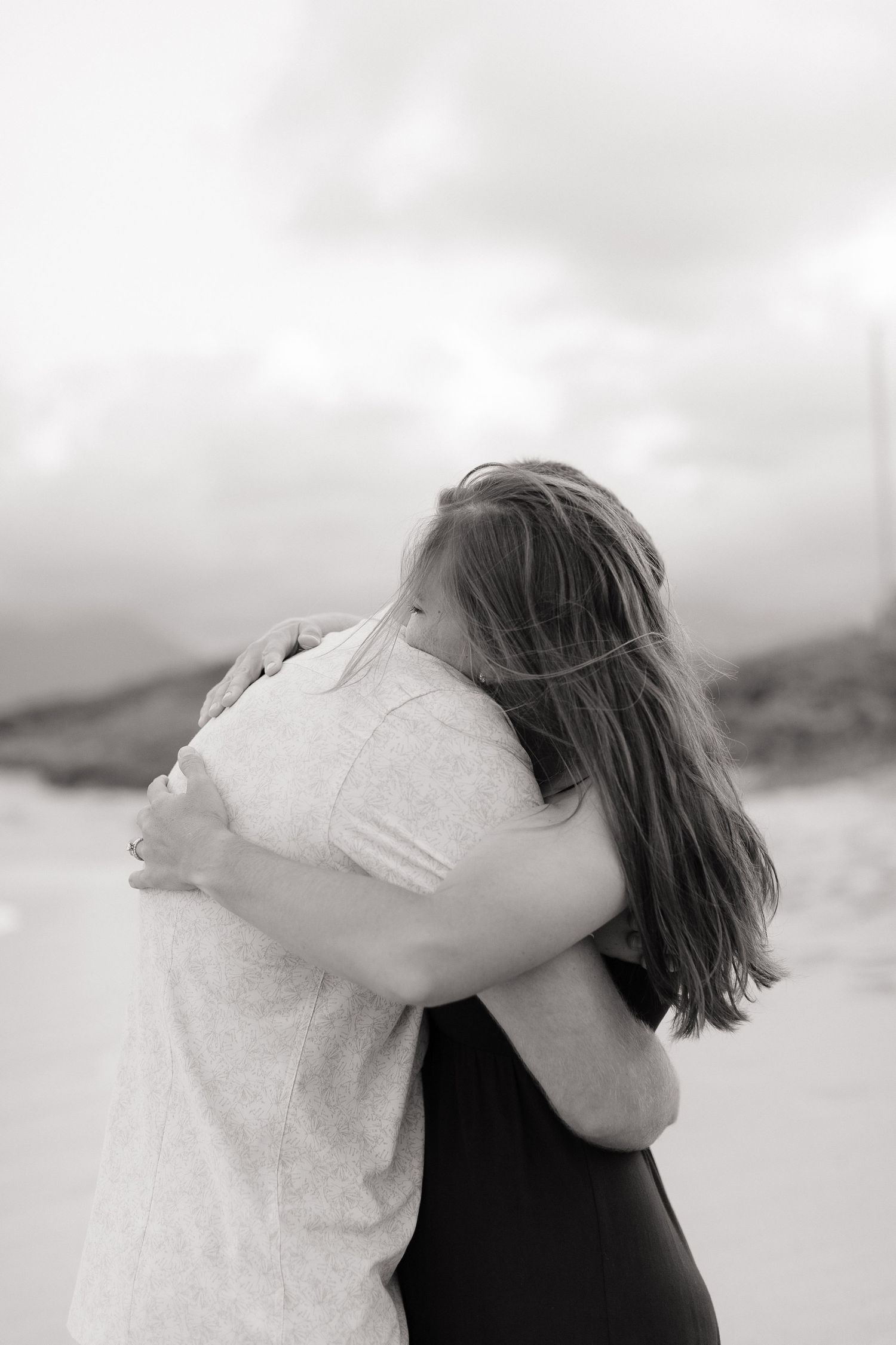 couple ambraces each other on the beach