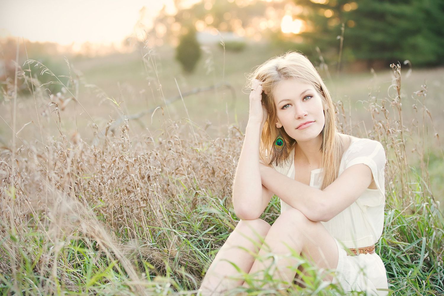 Golden hour photos: senior girl portrait in field at sunset near Brighton & Howell, Michigan by South Lyon, Michigan photographer