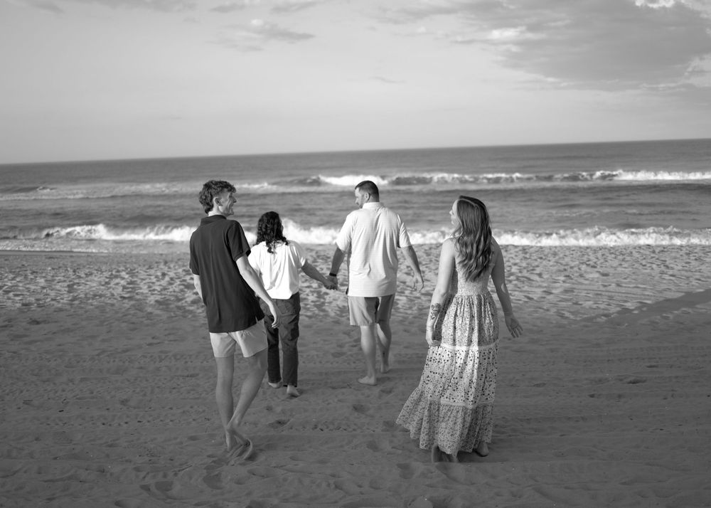 Daisy Greer Photography, Virginia Beach family photographer, Virginia Beach newborn photographer, lifestyle family beach photos