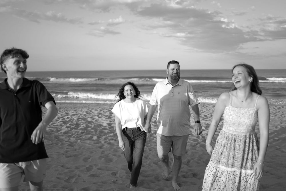 Daisy Greer Photography, Virginia Beach family photographer, Virginia Beach newborn photographer, lifestyle family beach photos