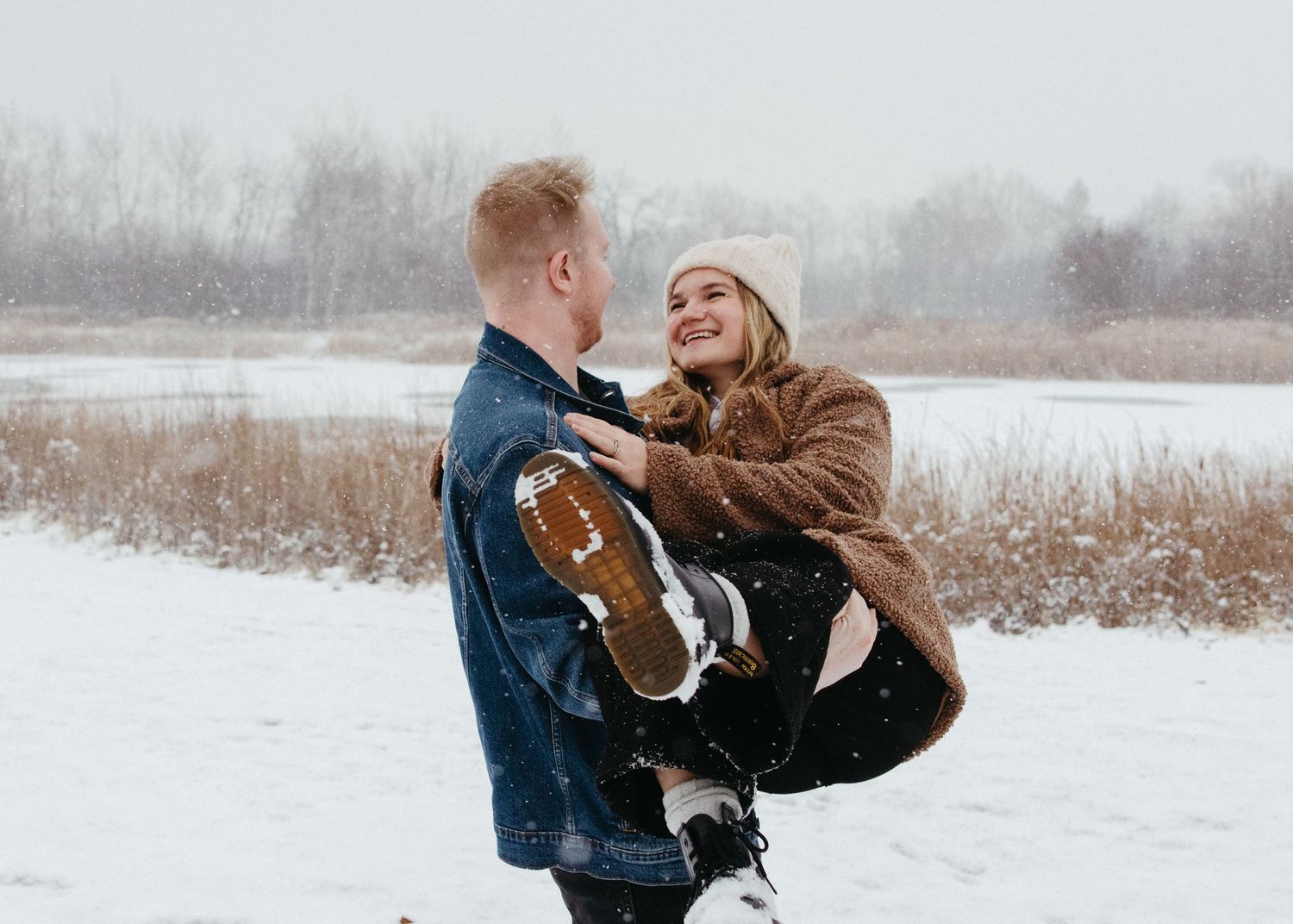A couple session during the first snowfall of the year. All the cozy vibes.