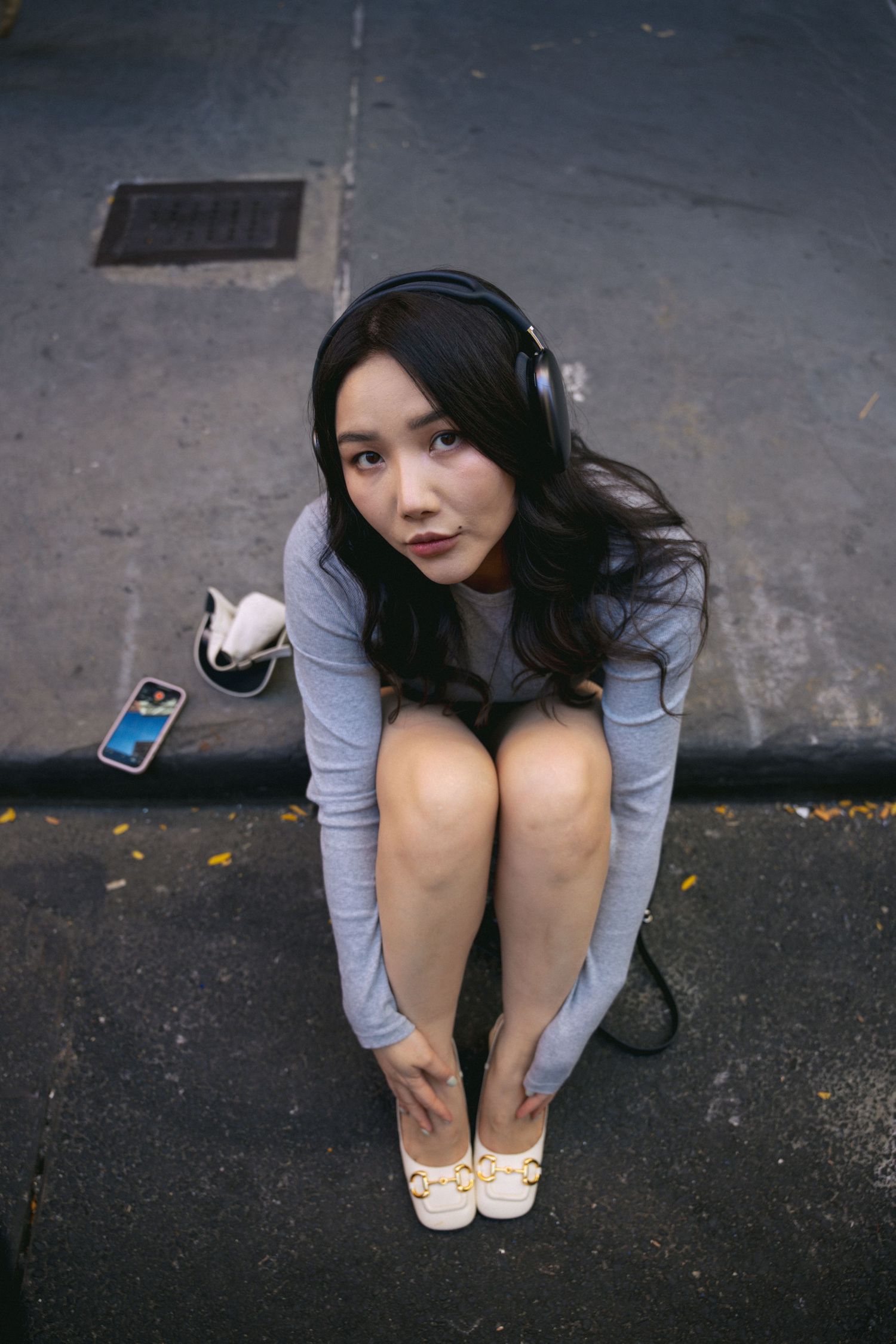 Vibrant portrait photoshoot of a woman in NYC, capturing the cinematic essence of the city’s bustling streets