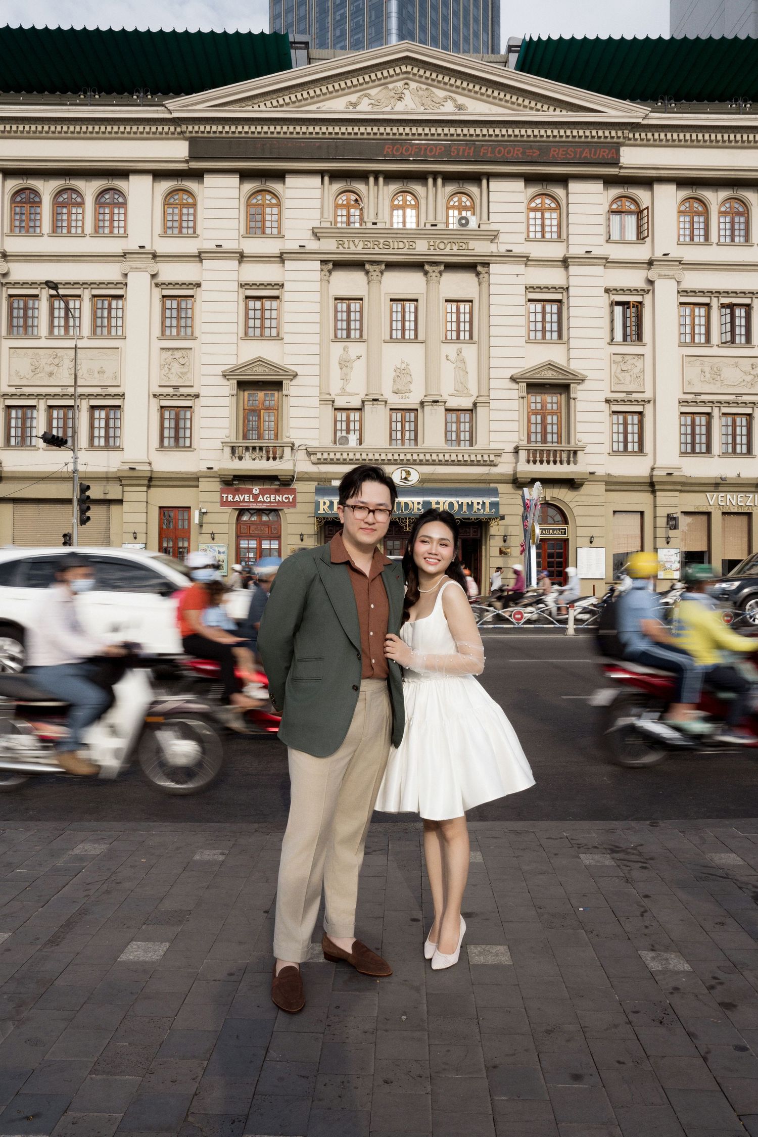 alt="Couple prewedding photoshoot at Opera House"