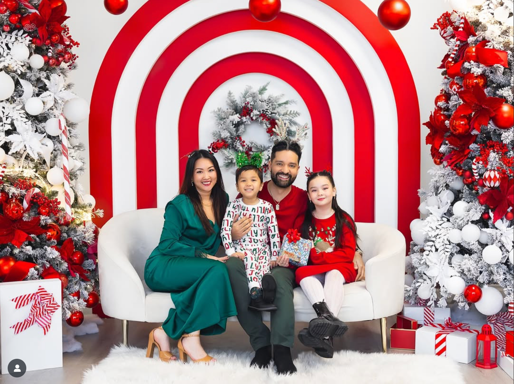 Christmas Mini photography sessions in Toronto.