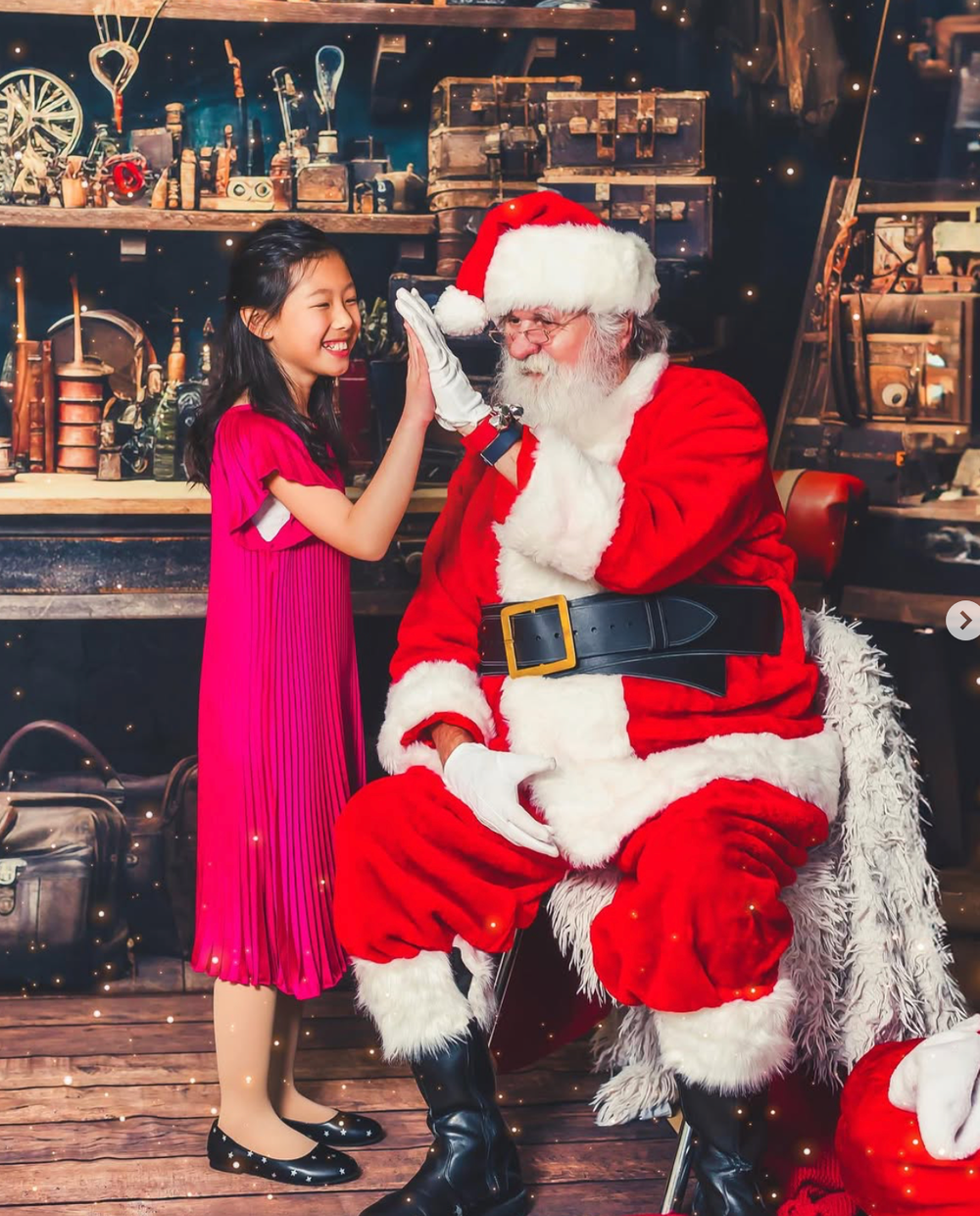 Christmas Mini photography sessions with Santa in Toronto. Santa Mini Sessions.
