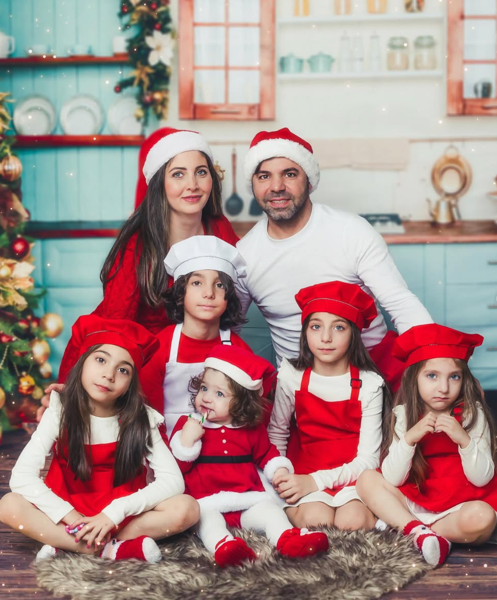 Christmas Mini photography sessions with Santa in Toronto. Santa Mini Sessions.
