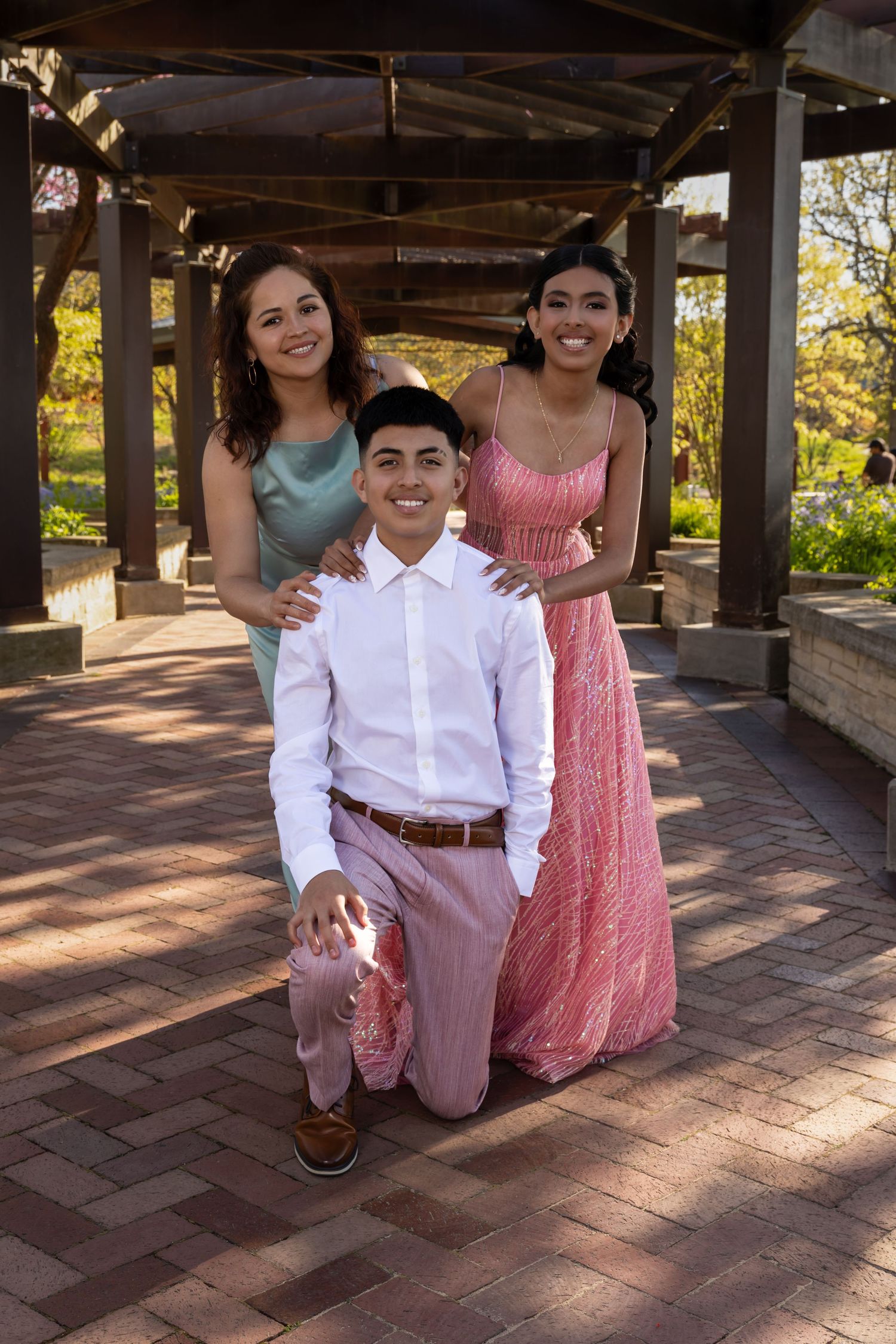Full court of honor and family group portrait for a Sweet 16. Professional event photography at Independence Grove by Alex T Photography.