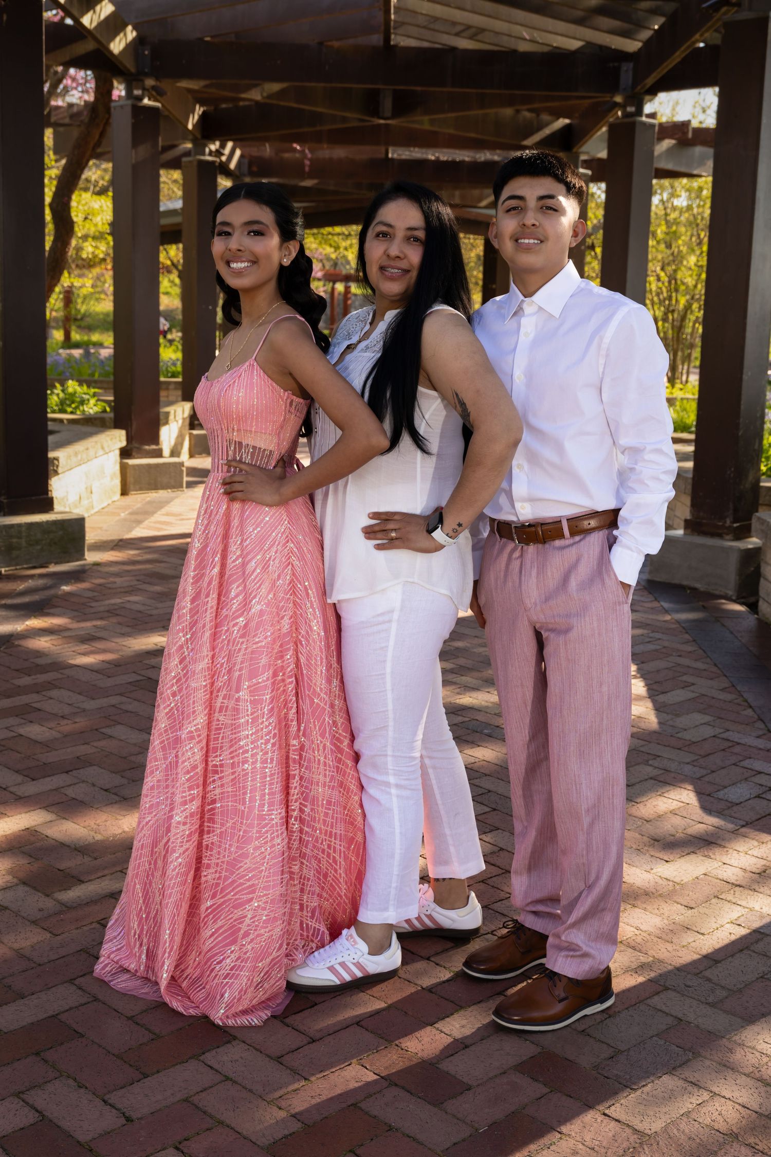 Outdoor family portrait at Independence Grove during golden hour. Professional Quinceañera and family photographer in Waukegan and Libertyvi